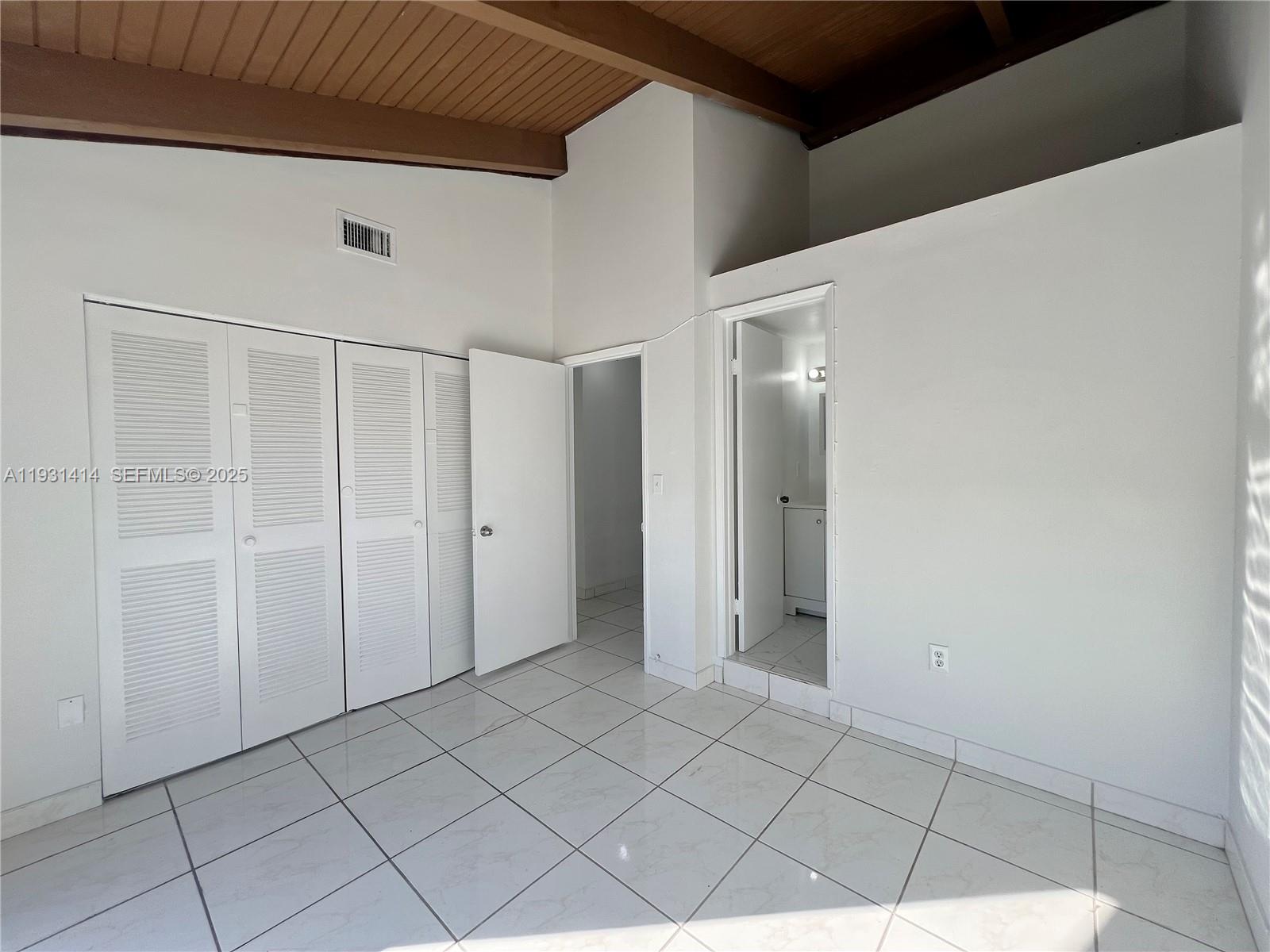 VILLAS UNIVERSITY SQUARE - Residential Lease