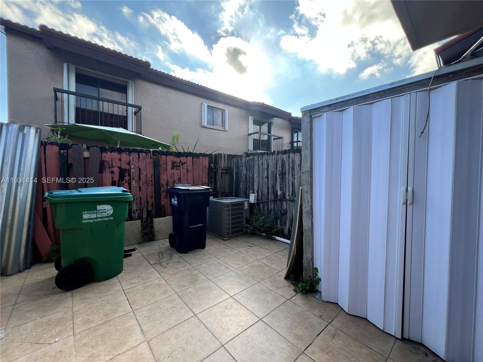 VILLAS UNIVERSITY SQUARE - Residential Lease