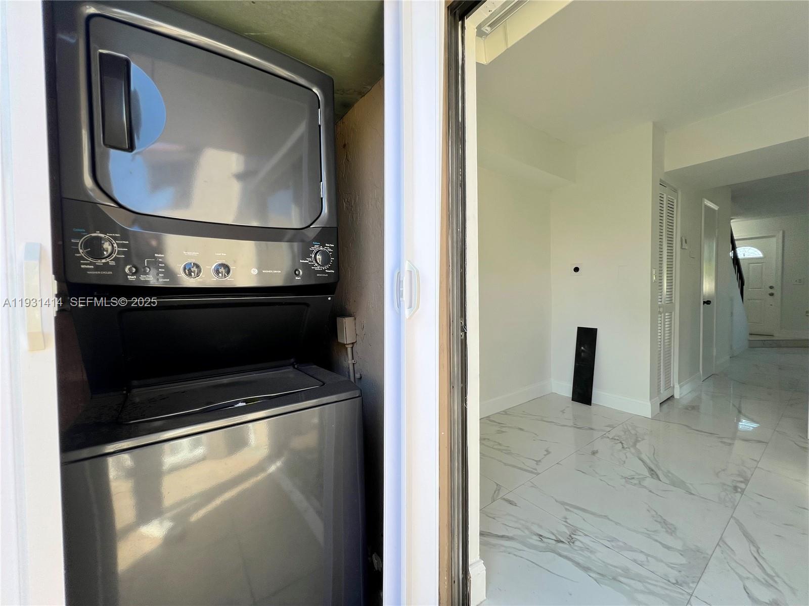 VILLAS UNIVERSITY SQUARE - Residential Lease