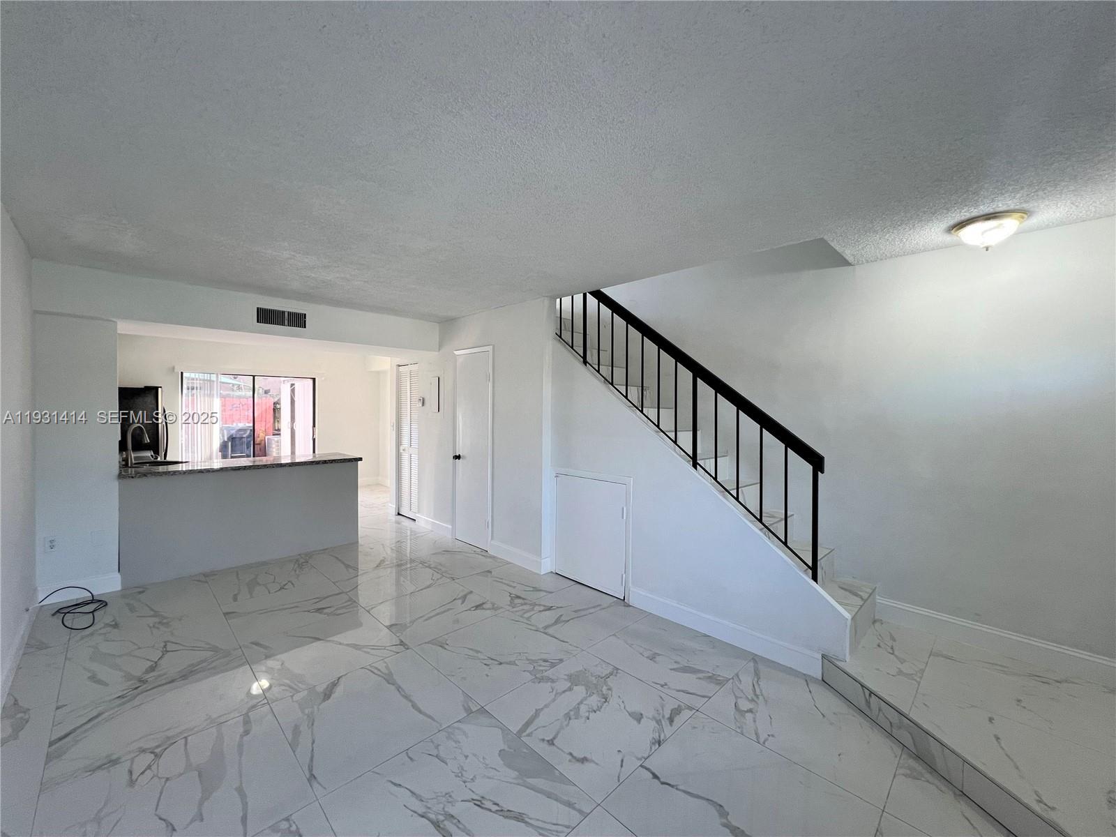 VILLAS UNIVERSITY SQUARE - Residential Lease