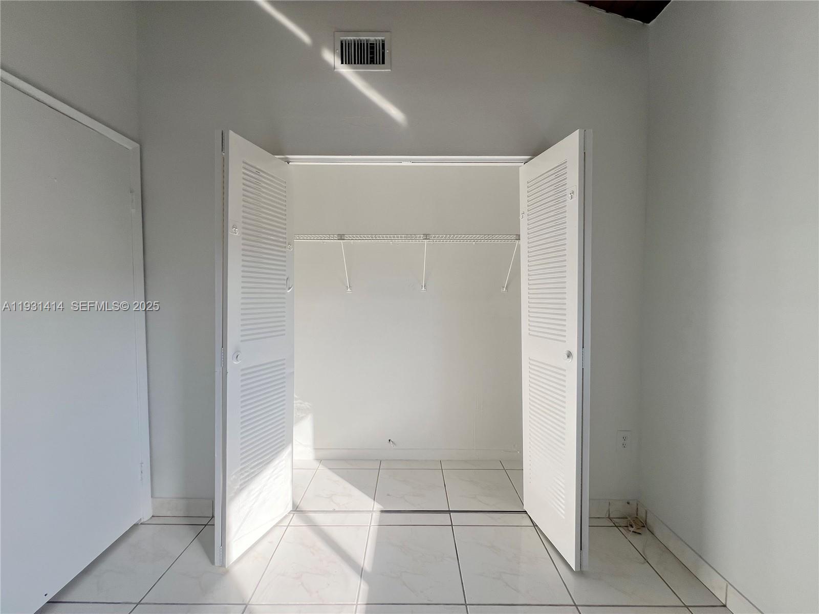 VILLAS UNIVERSITY SQUARE - Residential Lease