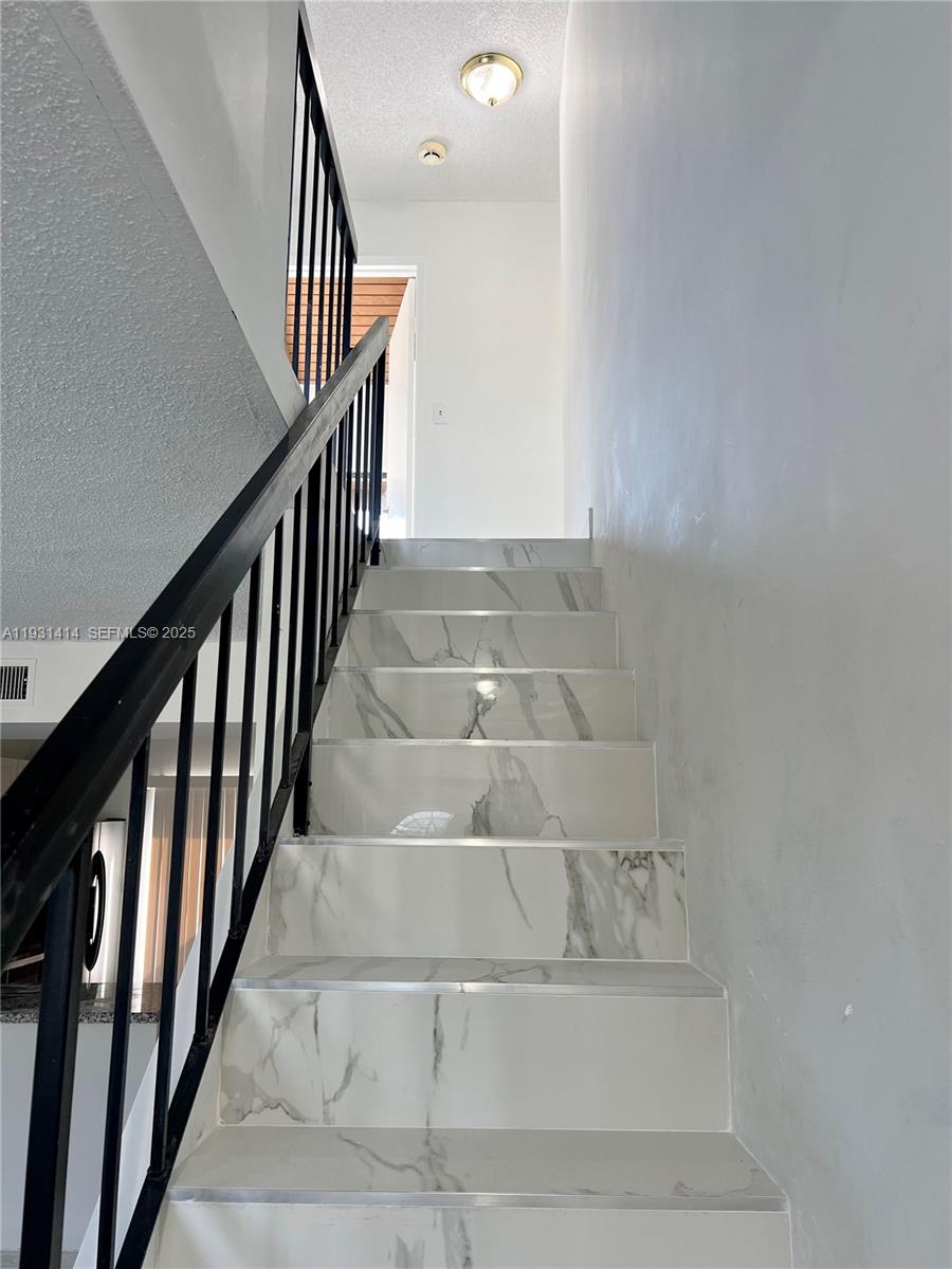 VILLAS UNIVERSITY SQUARE - Residential Lease