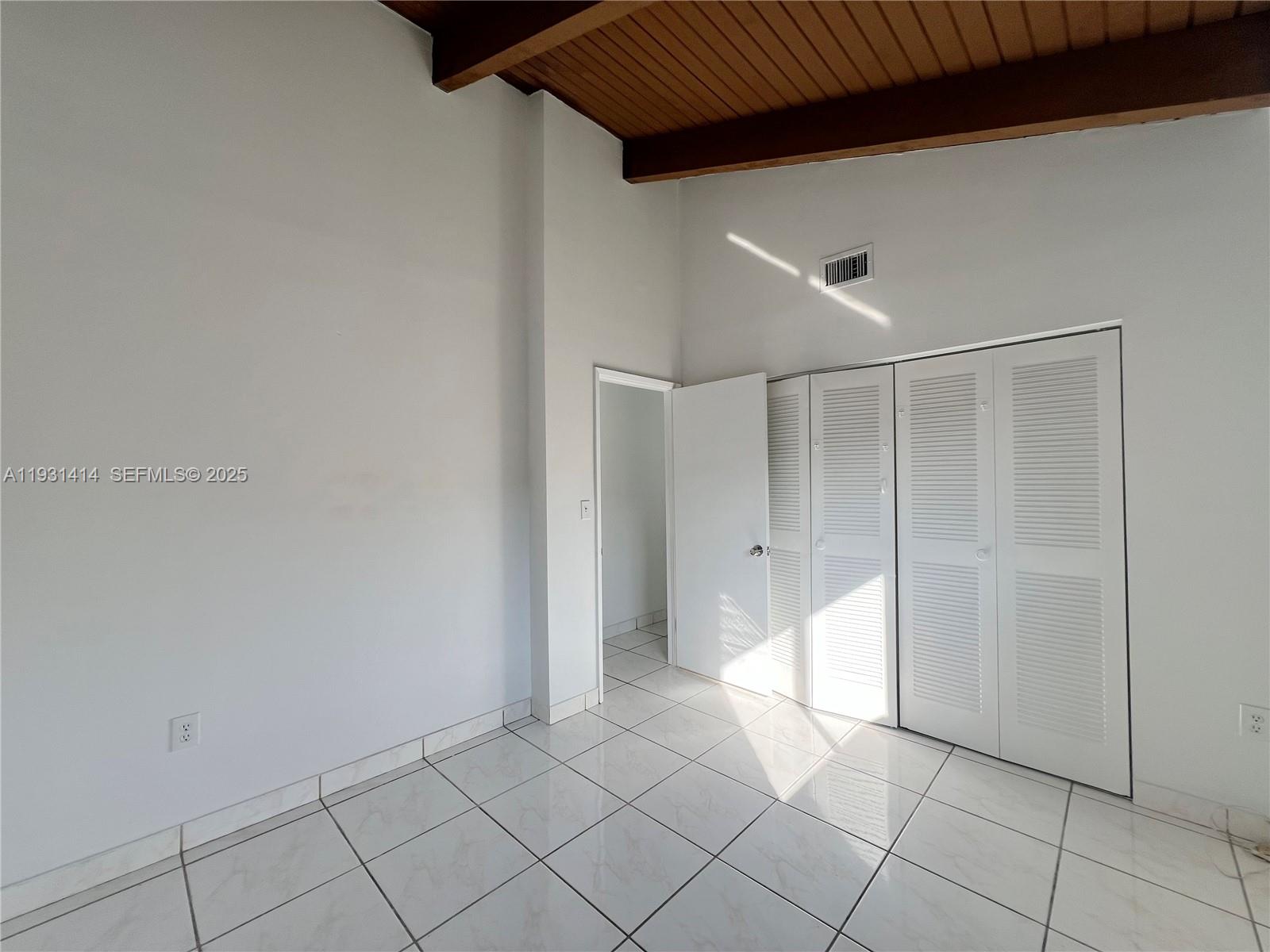 VILLAS UNIVERSITY SQUARE - Residential Lease