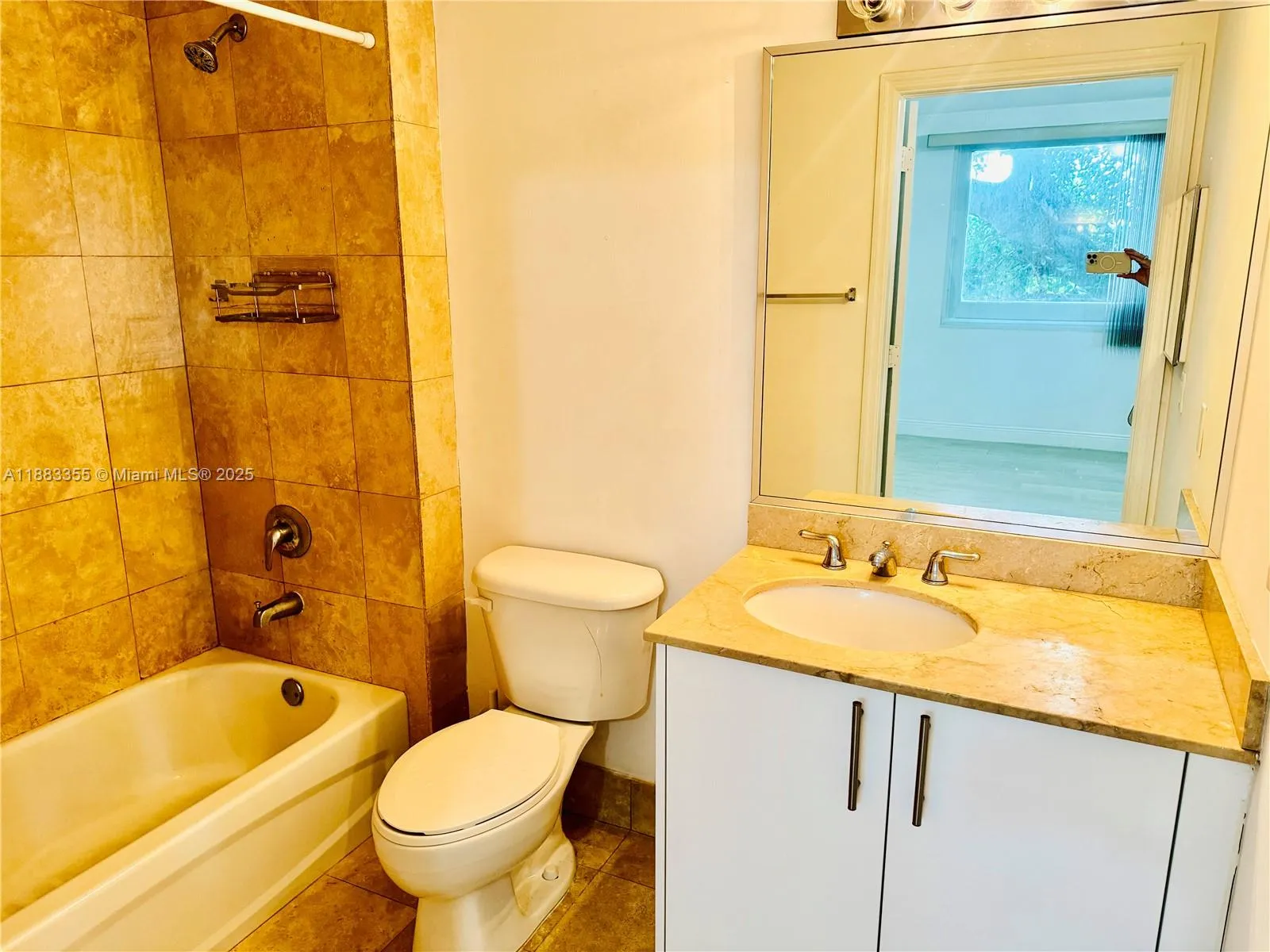 Miami, Florida 33129, United States, 1 Bedroom Bedrooms, ,2 BathroomsBathrooms,Residential,Active,216022