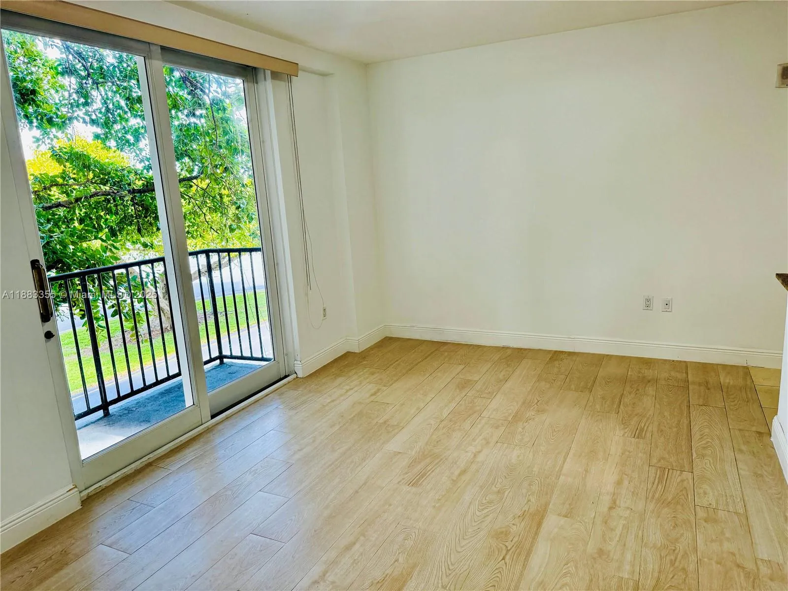 Miami, Florida 33129, United States, 1 Bedroom Bedrooms, ,2 BathroomsBathrooms,Residential,Active,216022