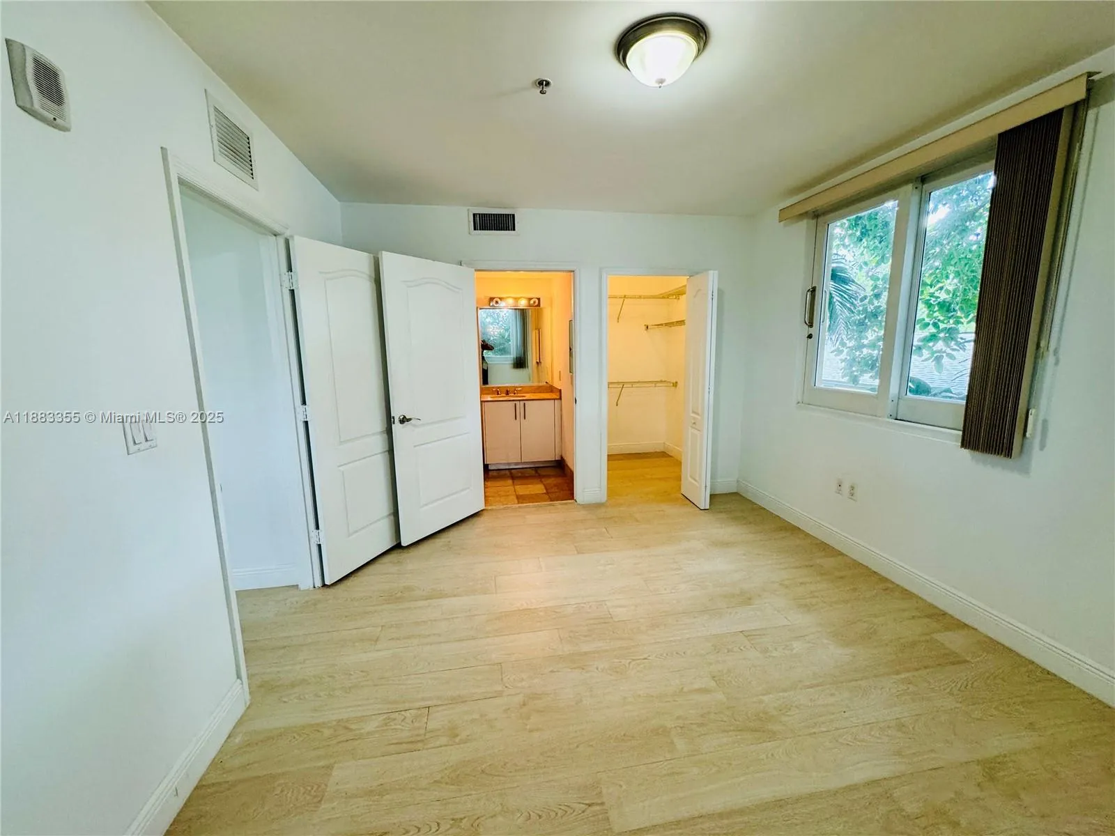 Miami, Florida 33129, United States, 1 Bedroom Bedrooms, ,2 BathroomsBathrooms,Residential,Active,216022