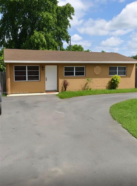 Photo of 6433 SW 22nd St, Miramar, FL 33023 (MLS # A11948805)