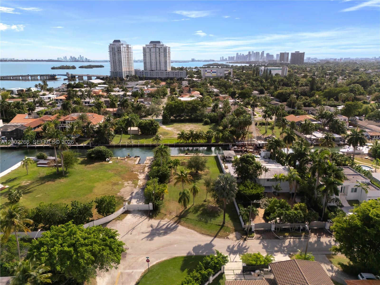 ADEMAR PARK AMD PL - Land