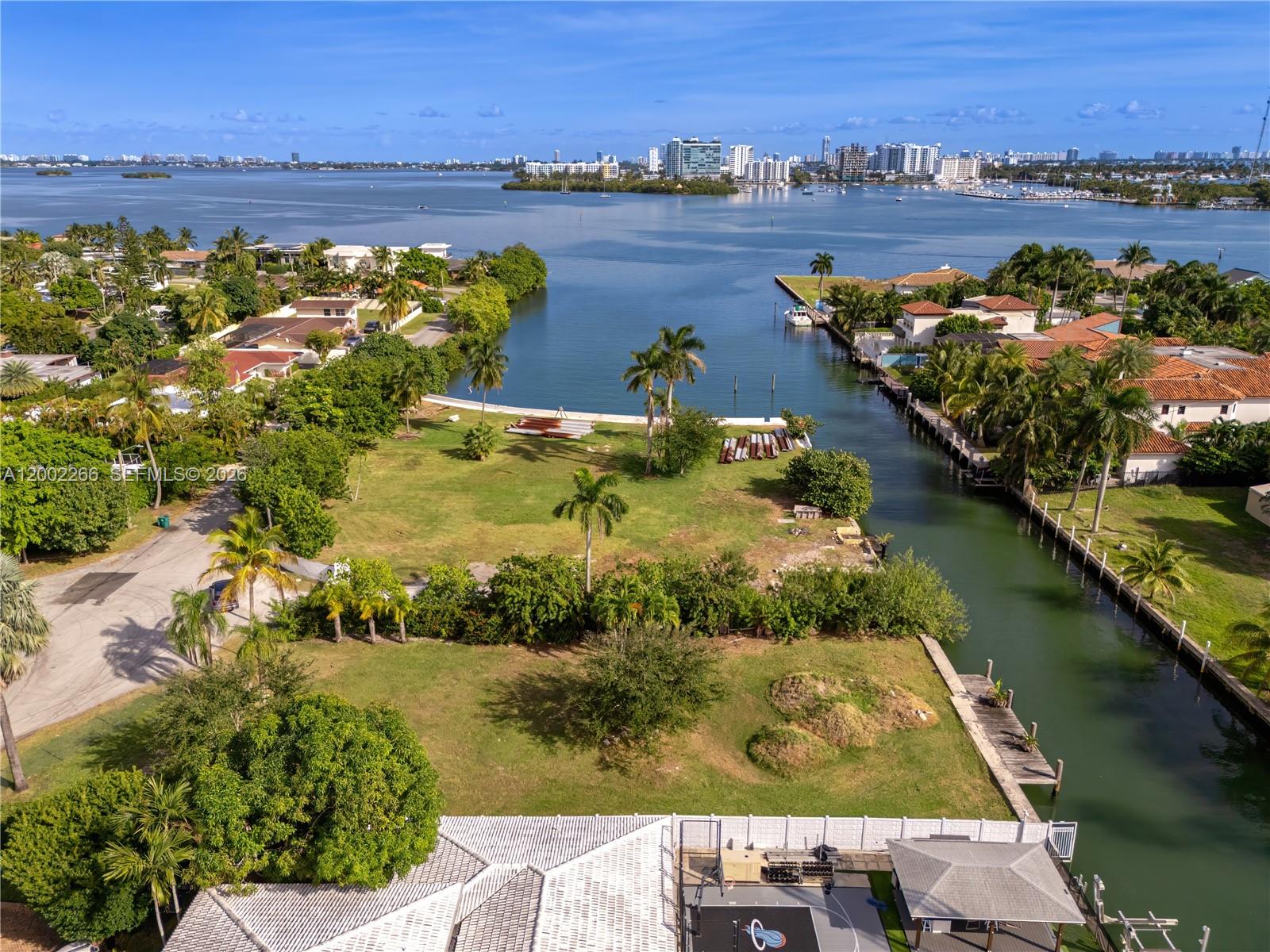 ADEMAR PARK AMD PL - Land