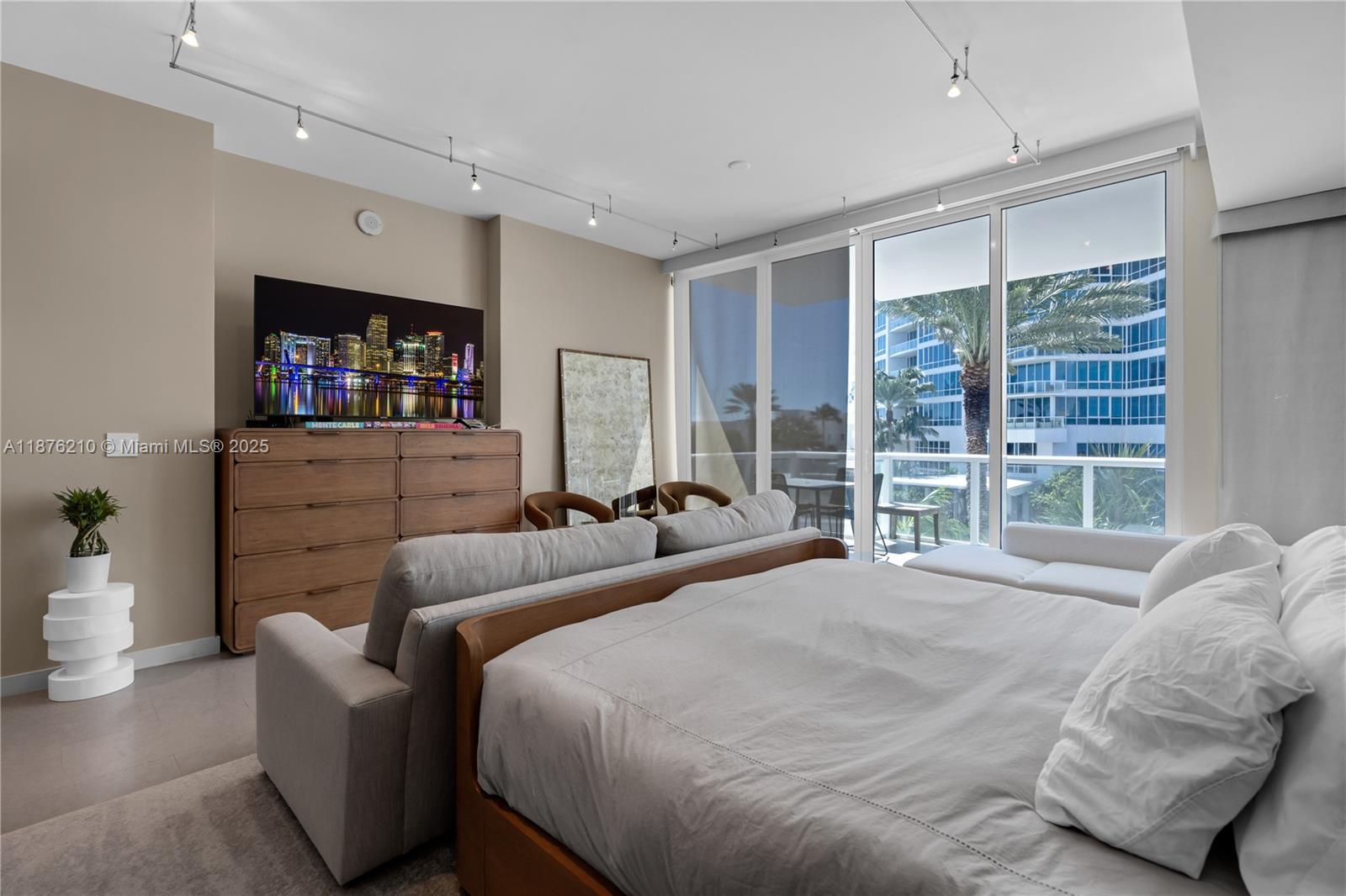 CONTINUUM ON SOUTH BEACH - Residential Lease