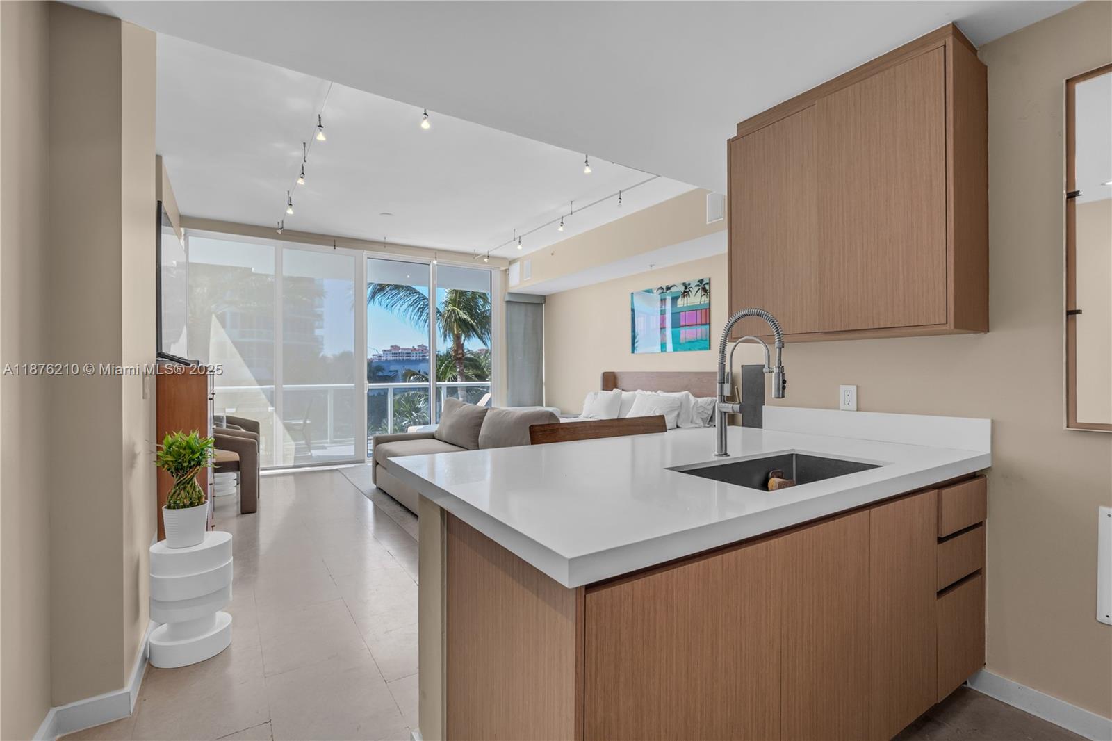 CONTINUUM ON SOUTH BEACH - Residential Lease