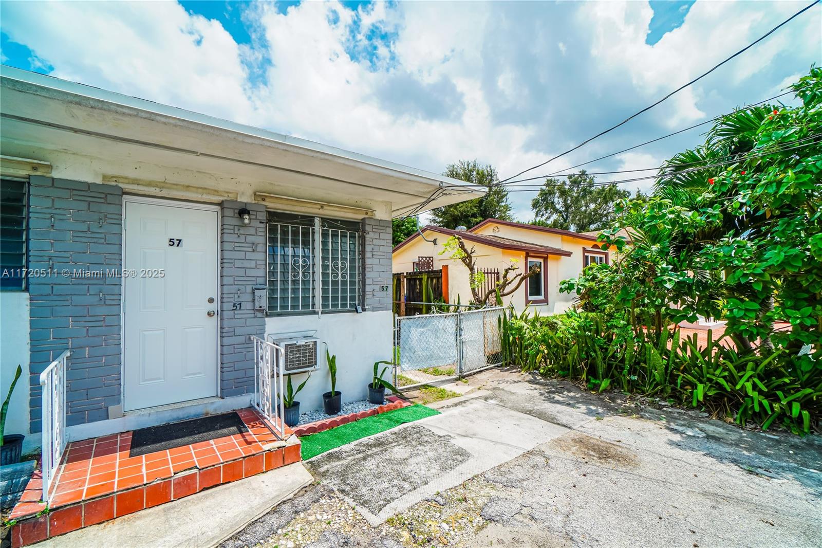 Rental Property at 57 Sw 51st Ct 4, Miami, Broward County, Florida - Bedrooms: 1 
Bathrooms: 1  - $1,900 MO.