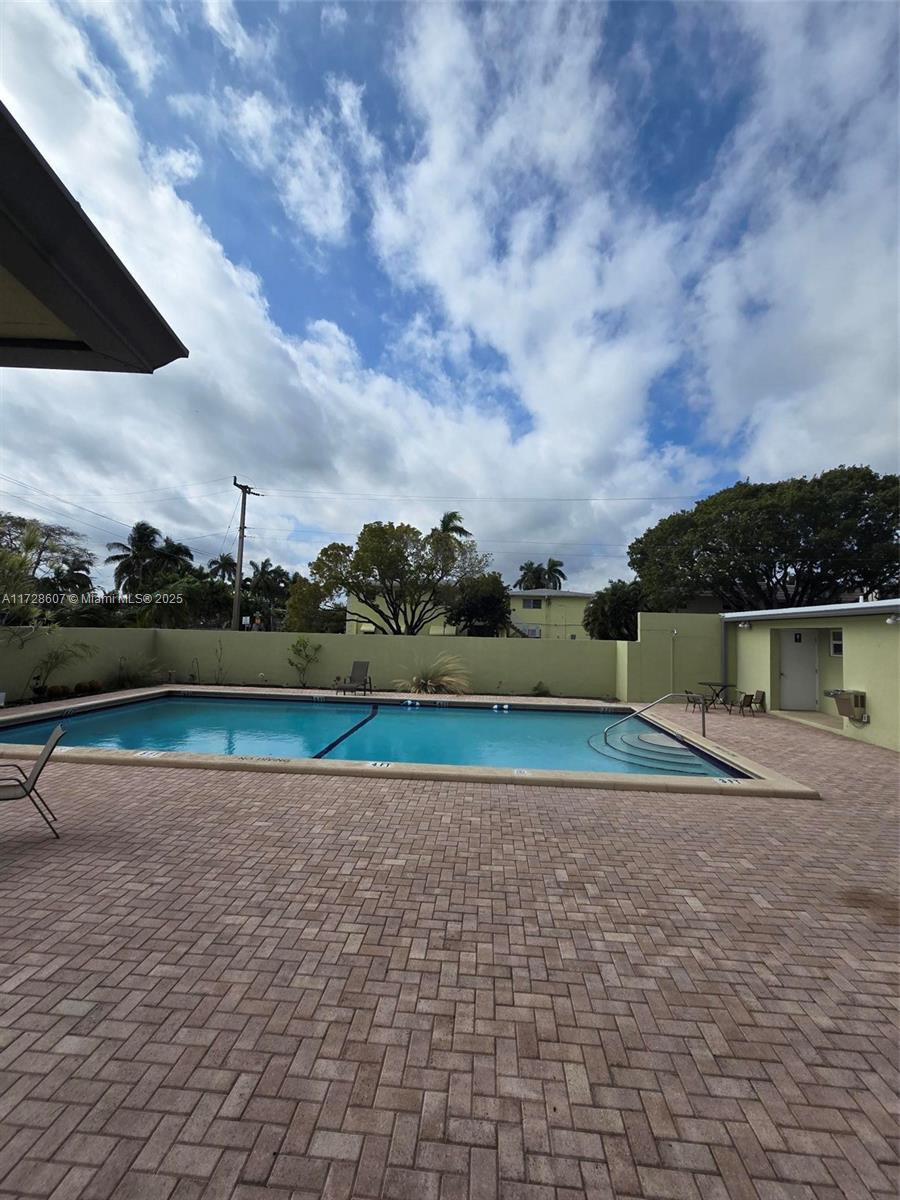 Property for Sale at 1425 Arthur St 110B, Hollywood, Broward County, Florida - Bedrooms: 1 
Bathrooms: 2  - $159,000