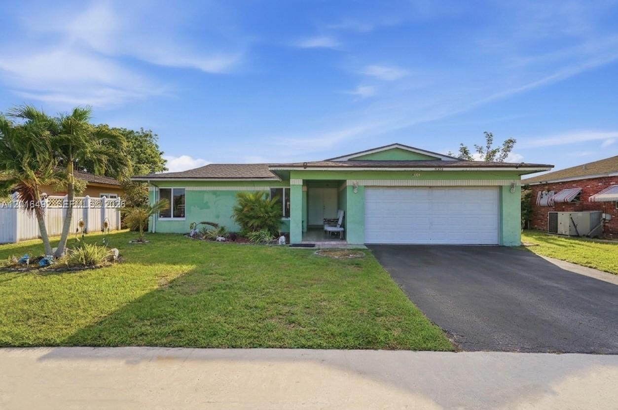 8271 NW 68th Ter