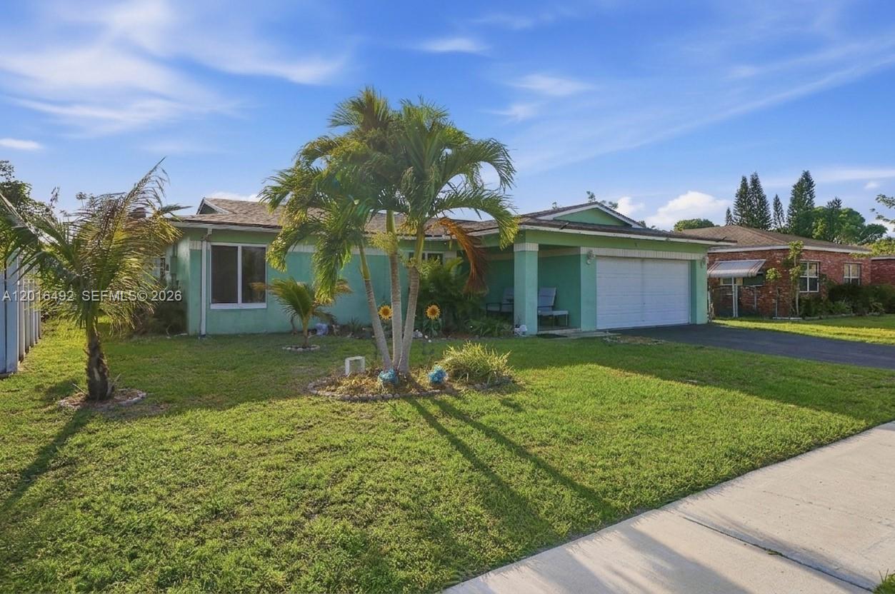 8271 NW 68th Ter