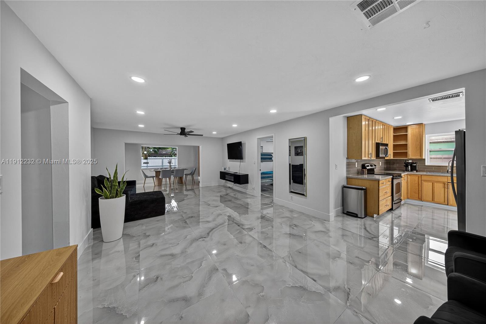 RIVERLAND VILLAGE SEC 1-R - Residential Lease