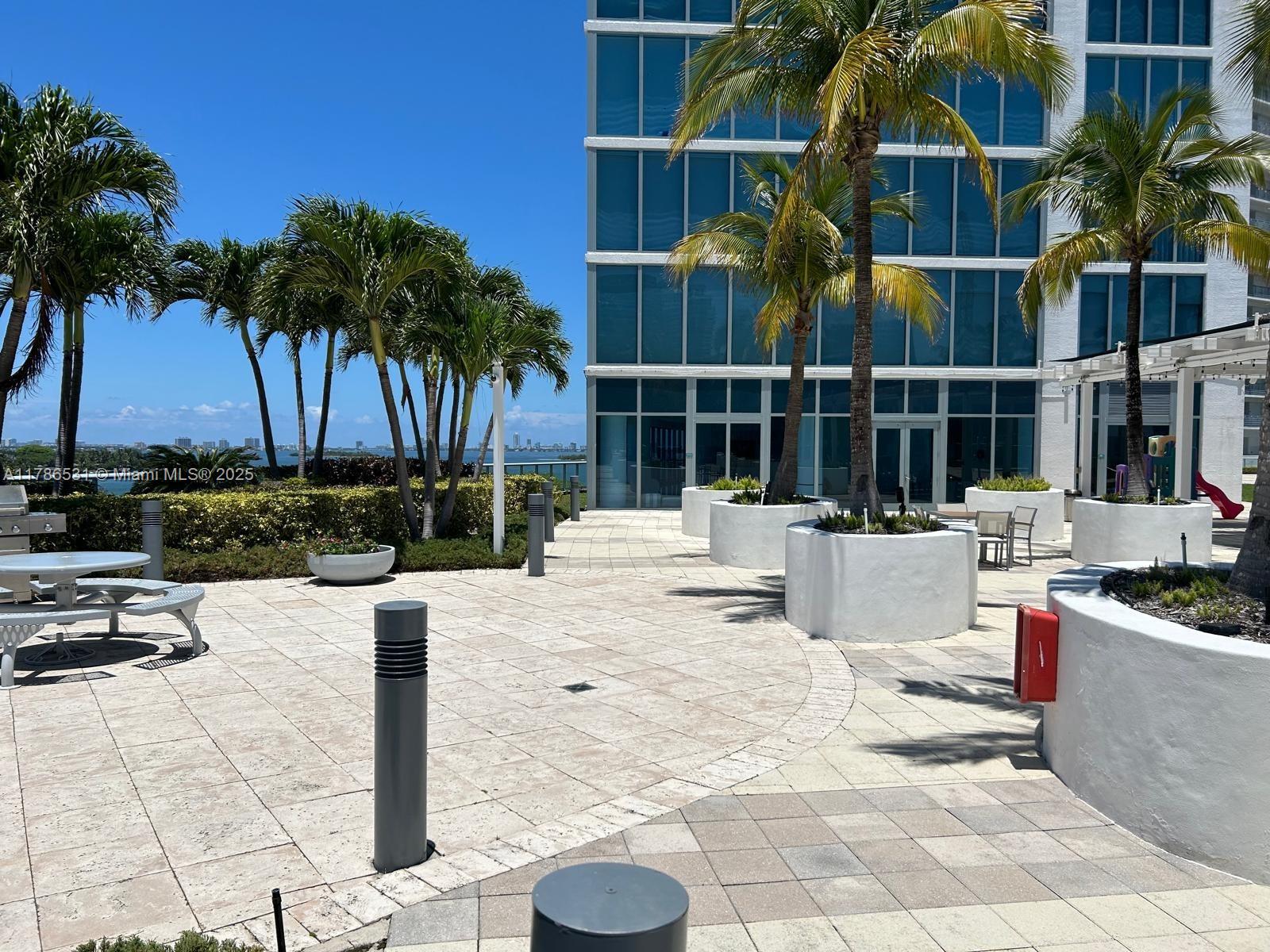 BLUE CONDO - Residential