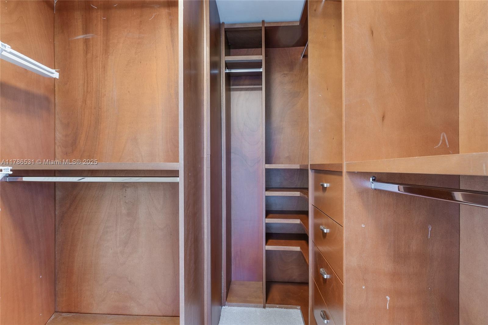 BLUE CONDO - Residential