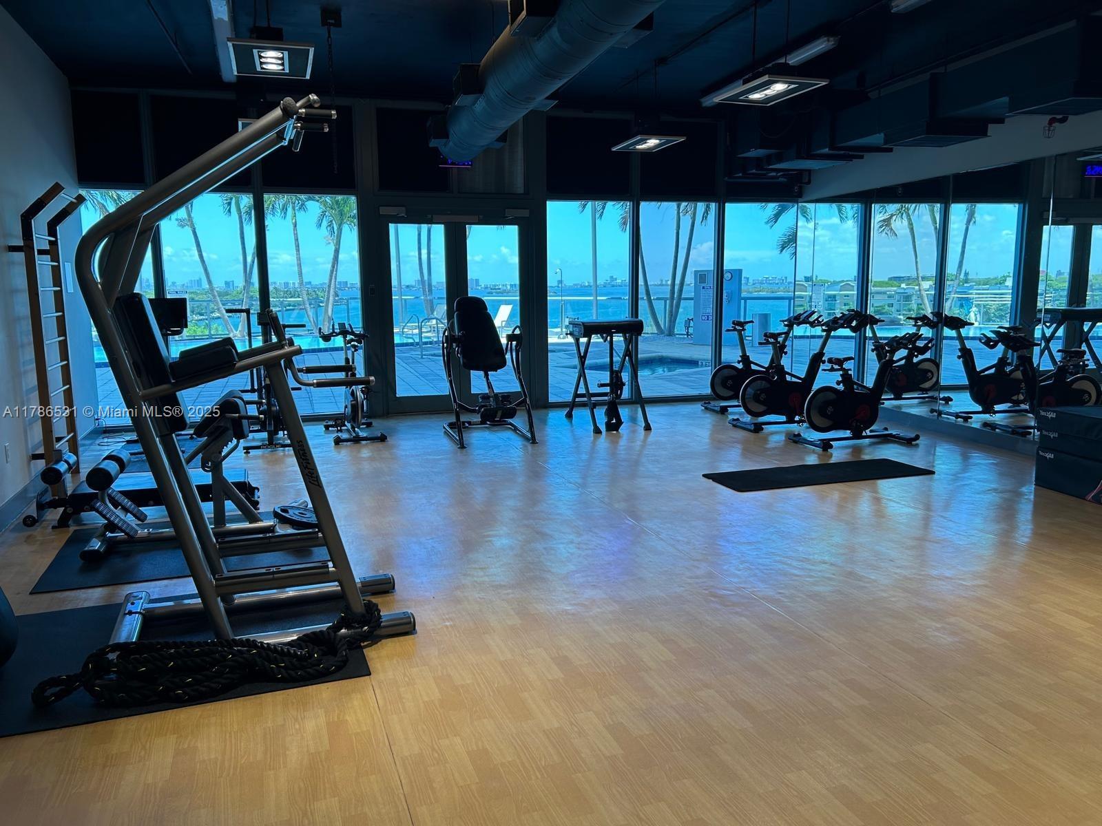 BLUE CONDO - Residential