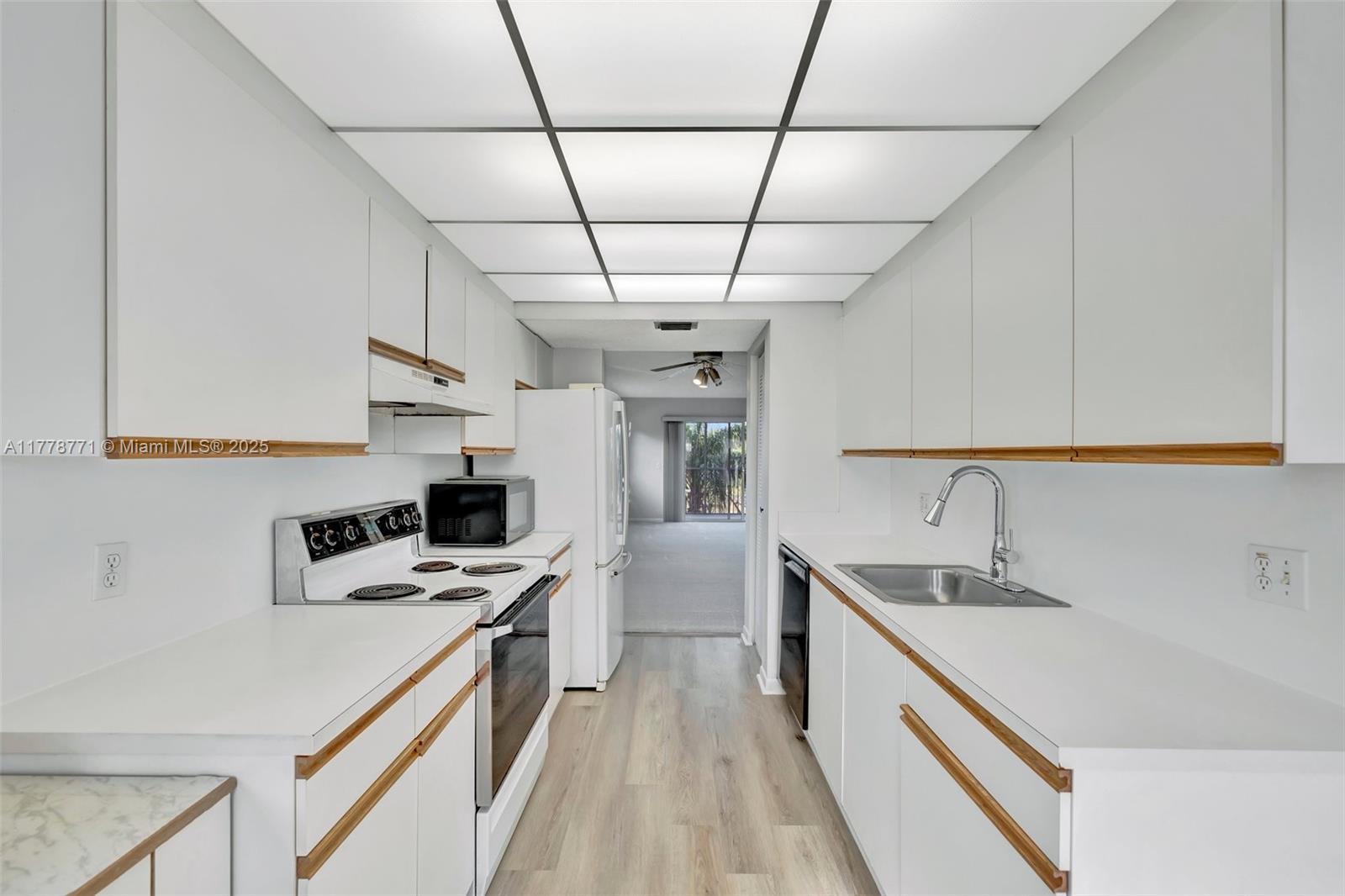 CAMBRIDGE AT CENTURY VILL - Residential