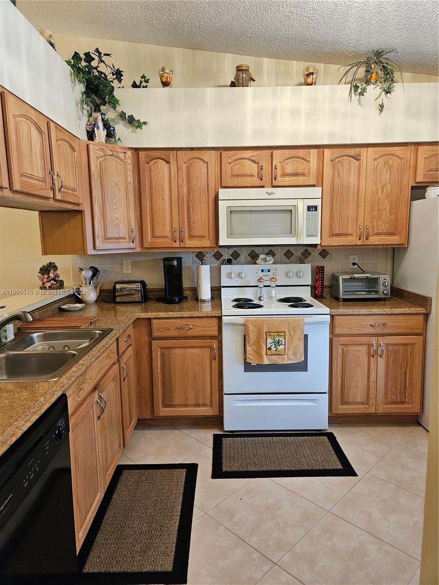 SABAL RIDGE CONDO - Residential