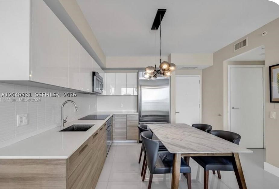 Photo 1 of 12 — 1300 Brickell Bay Dr 2208, Miami, FL 33131