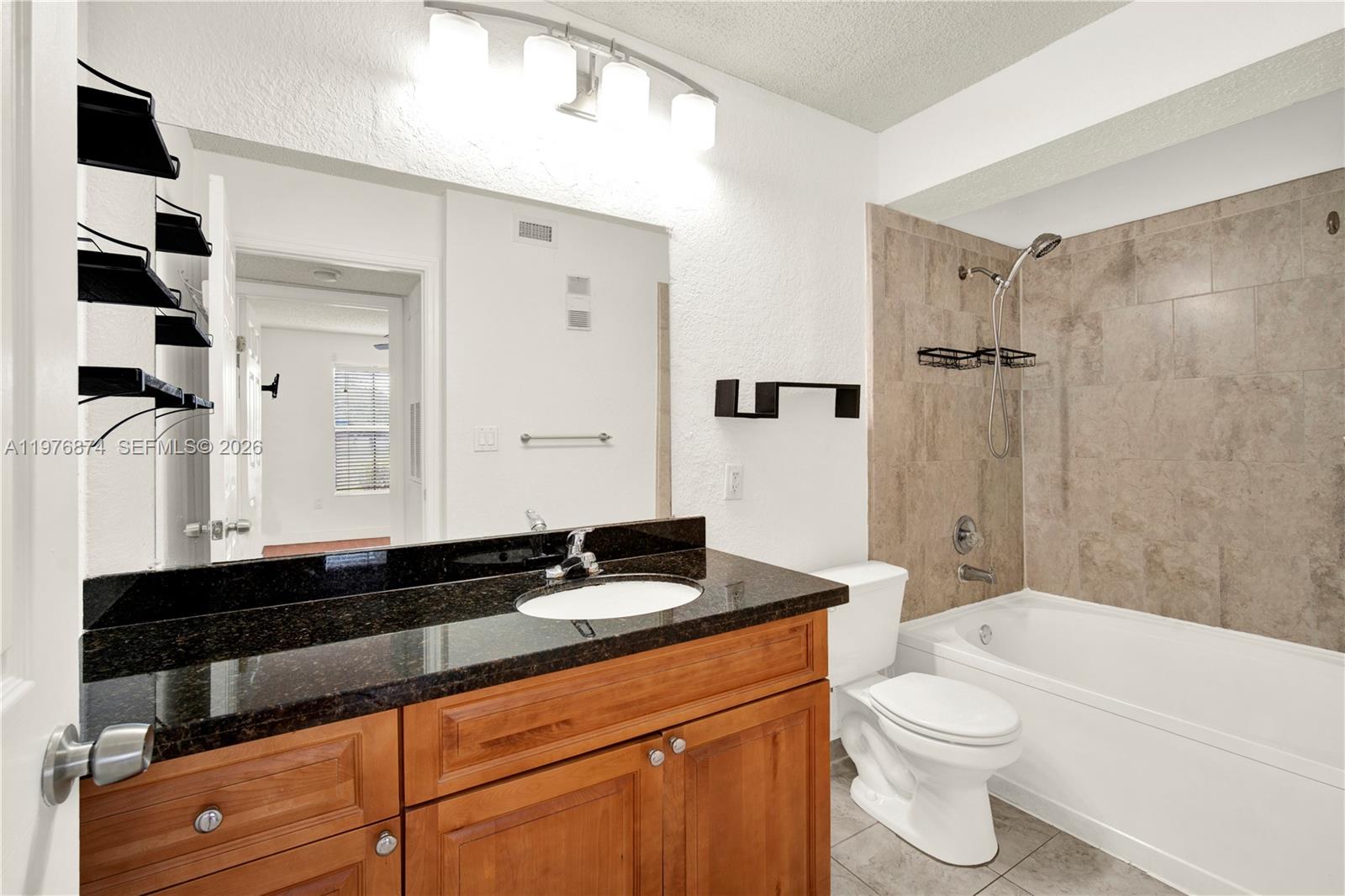 VISTA LAGO AT THE HAMMOCK - Residential