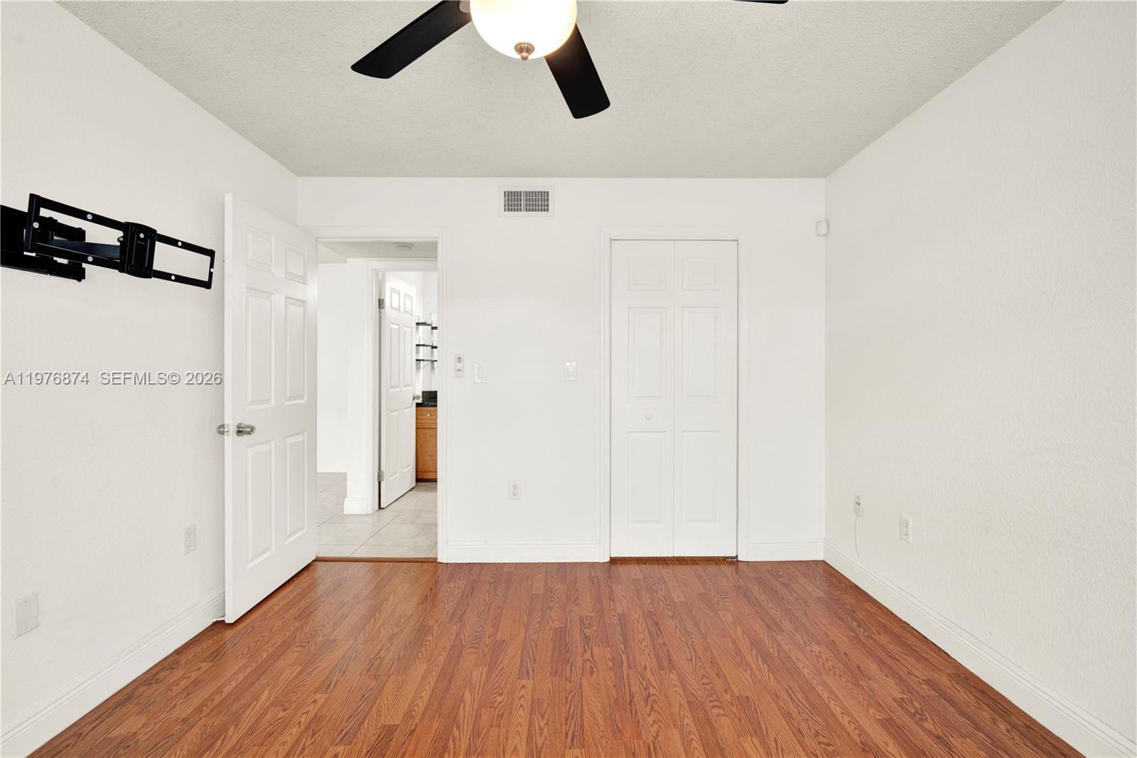 VISTA LAGO AT THE HAMMOCK - Residential