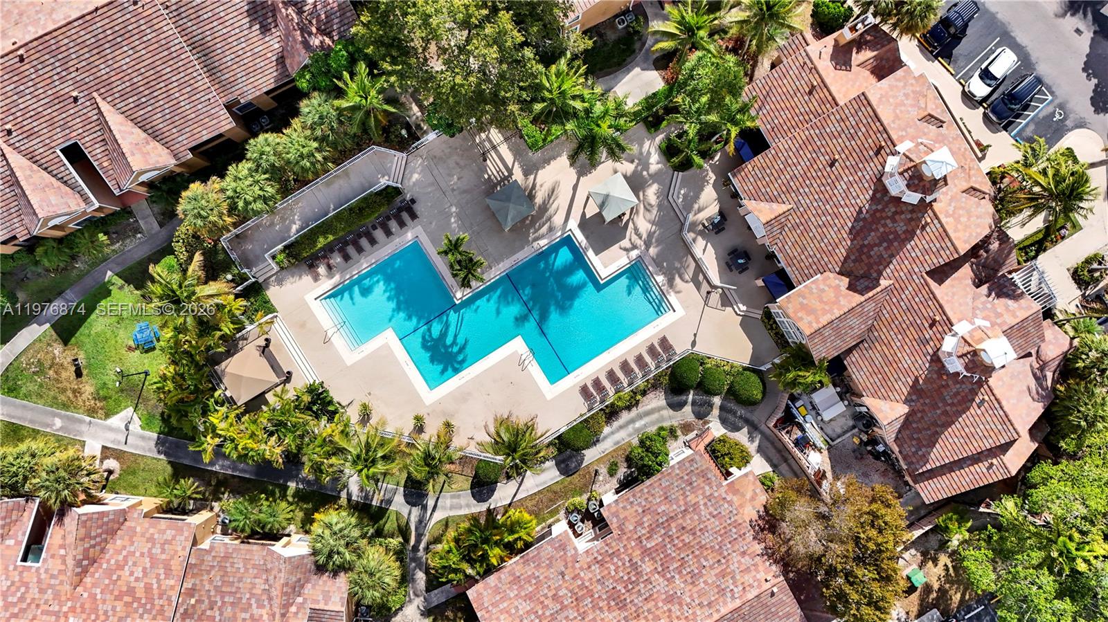 VISTA LAGO AT THE HAMMOCK - Residential