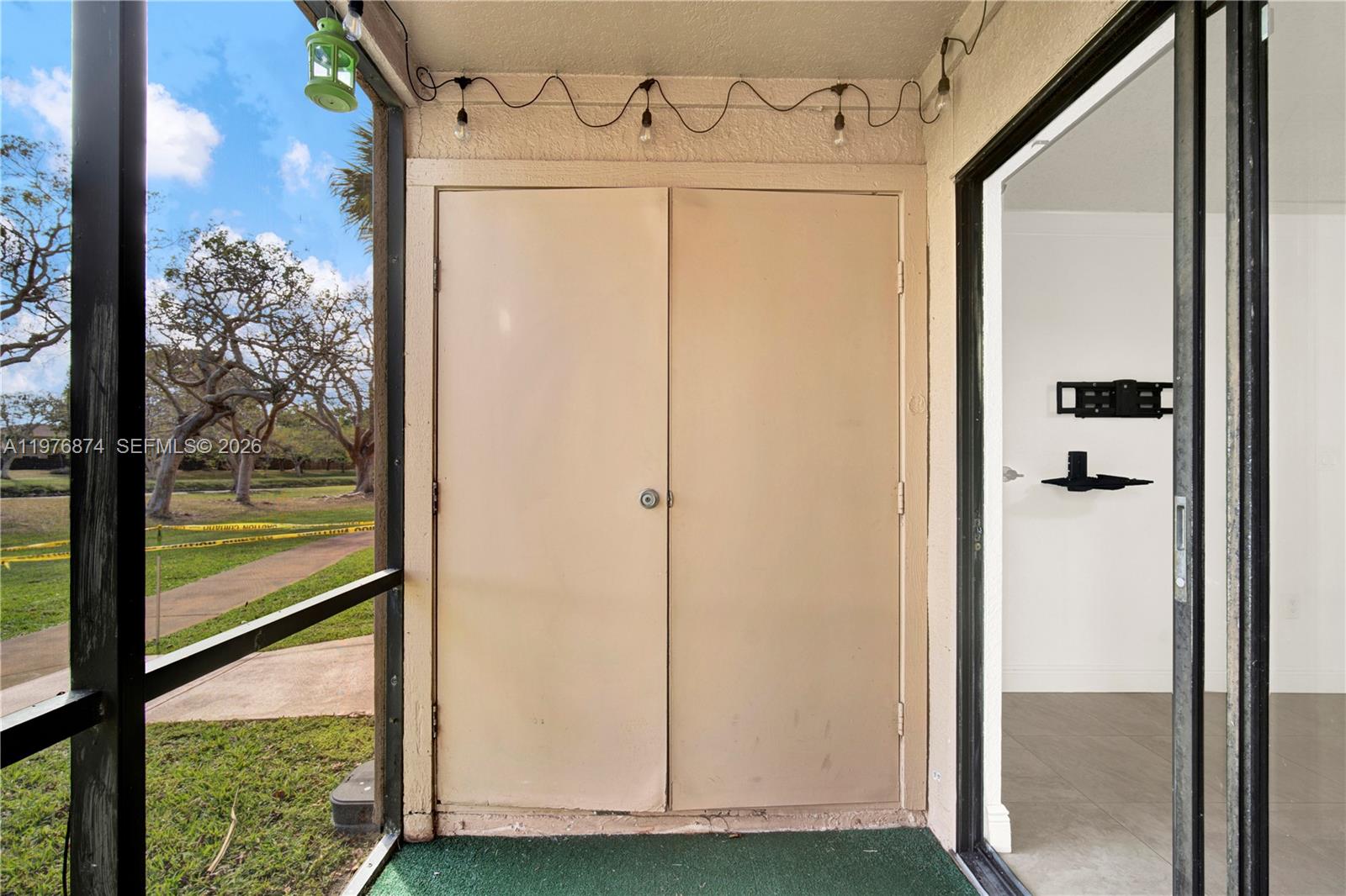 VISTA LAGO AT THE HAMMOCK - Residential