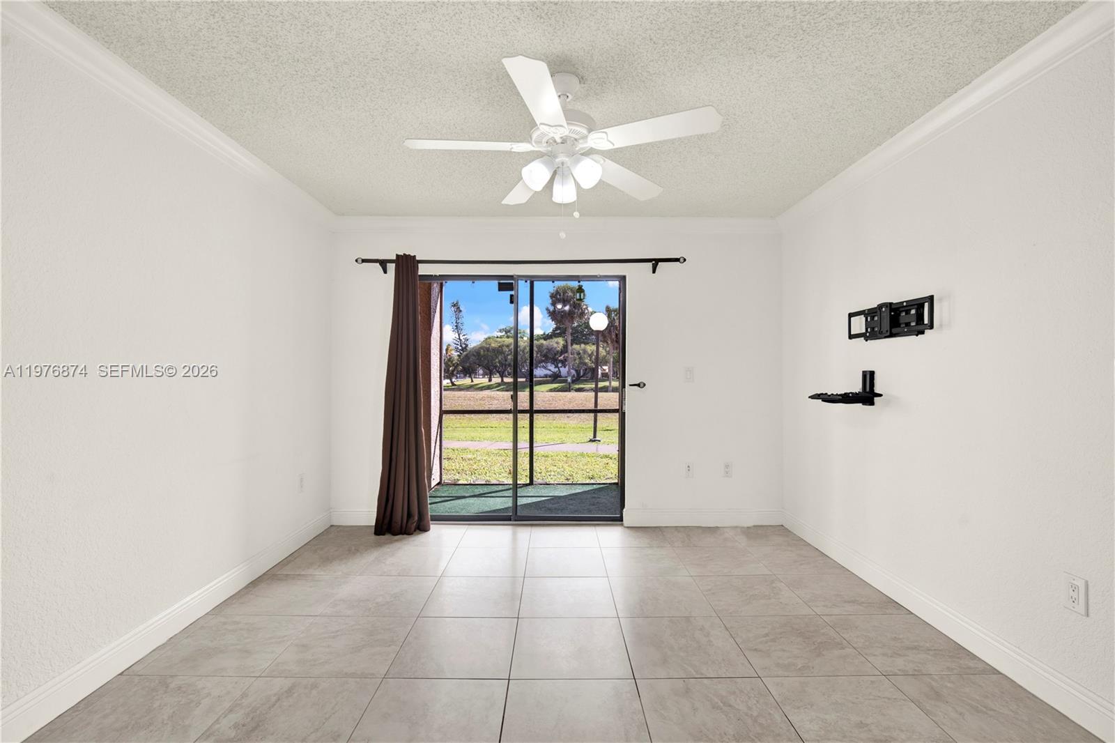 VISTA LAGO AT THE HAMMOCK - Residential