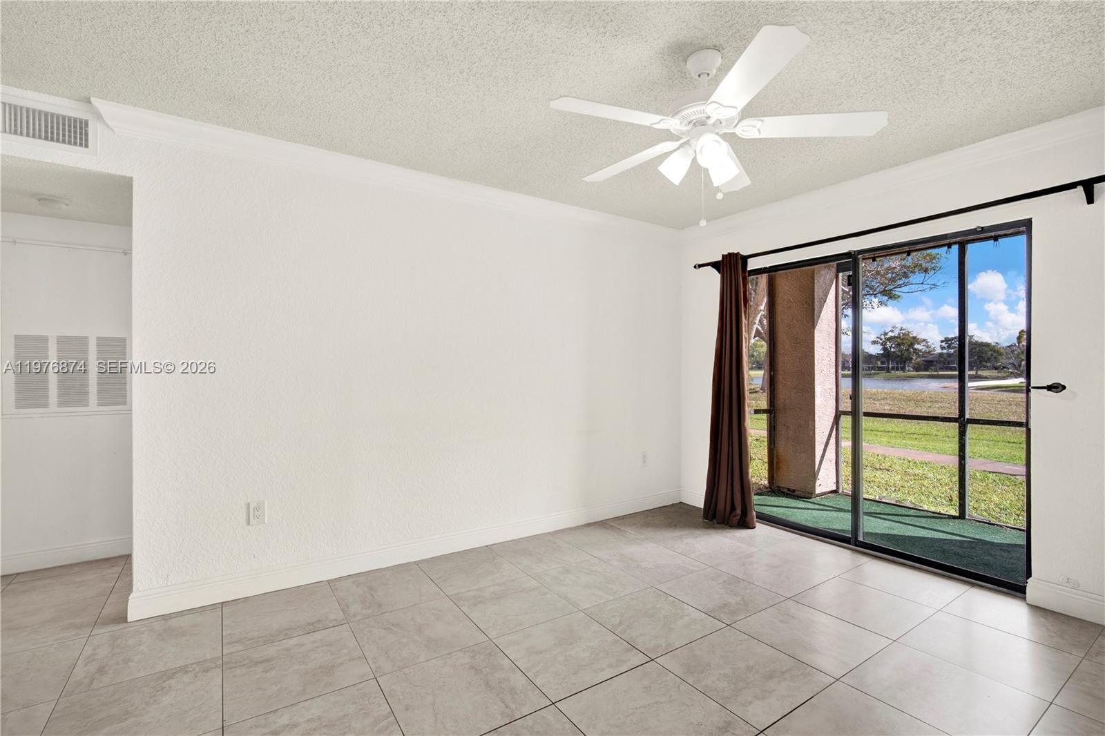 VISTA LAGO AT THE HAMMOCK - Residential