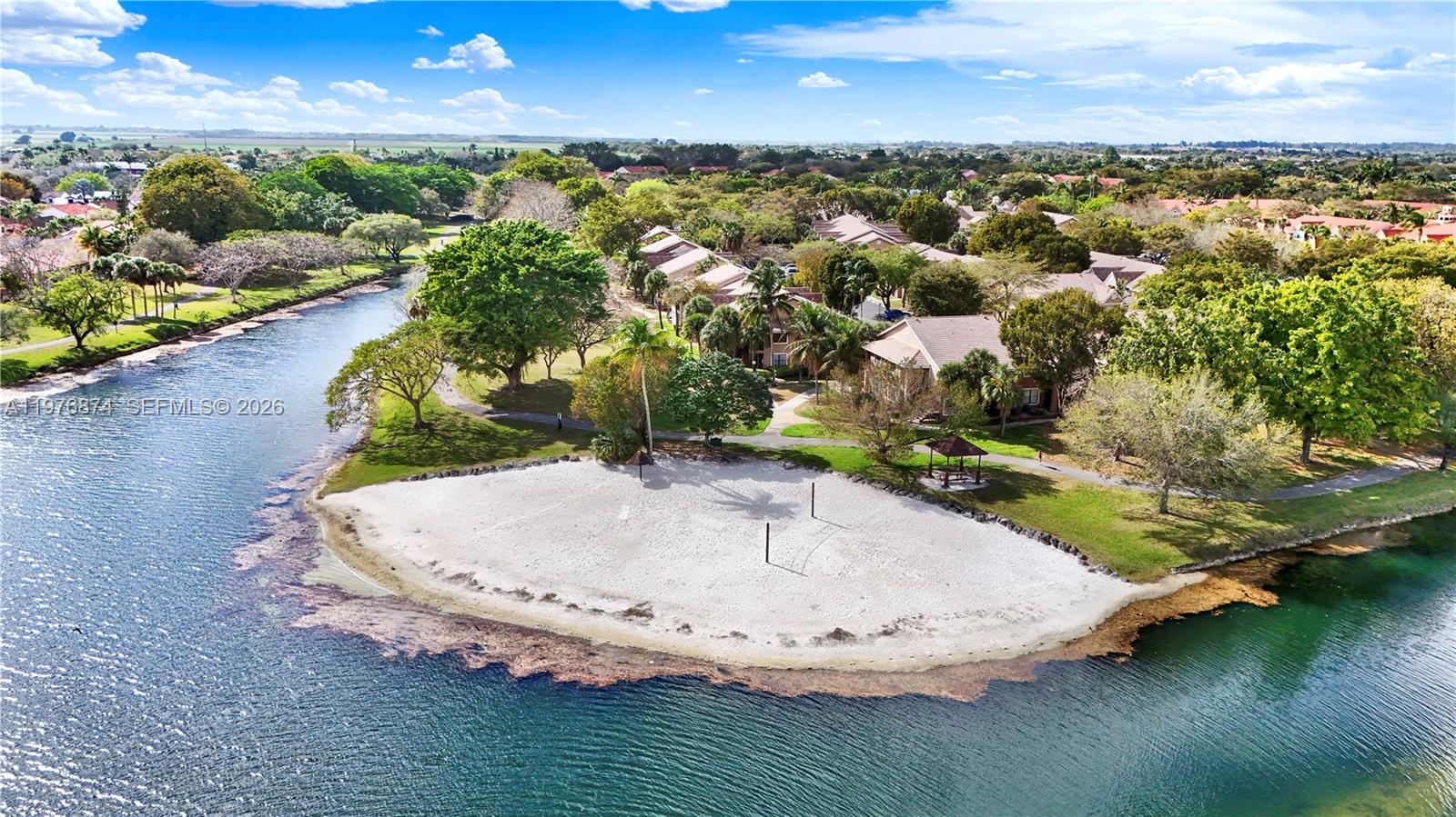 VISTA LAGO AT THE HAMMOCK - Residential