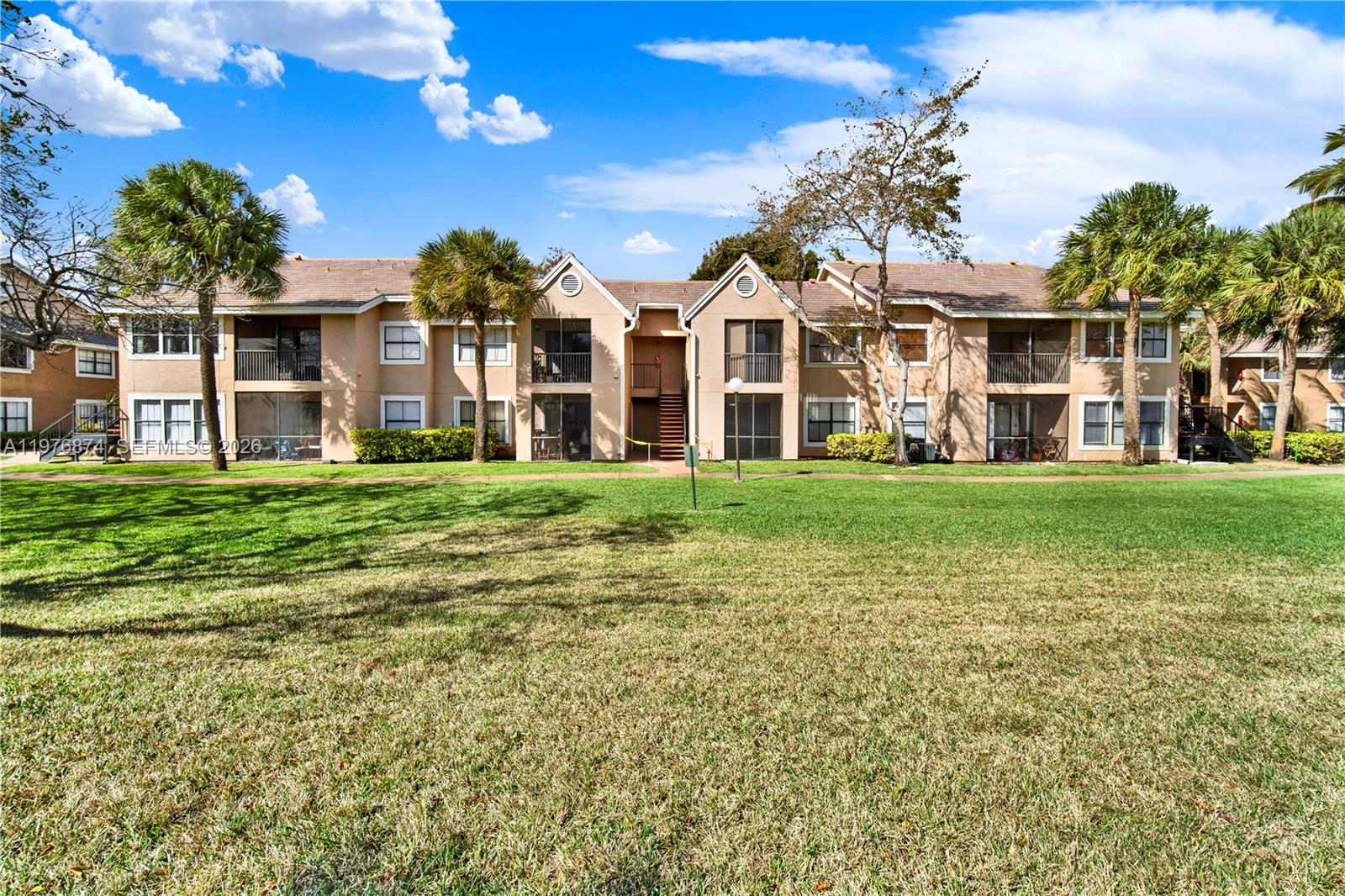 VISTA LAGO AT THE HAMMOCK - Residential