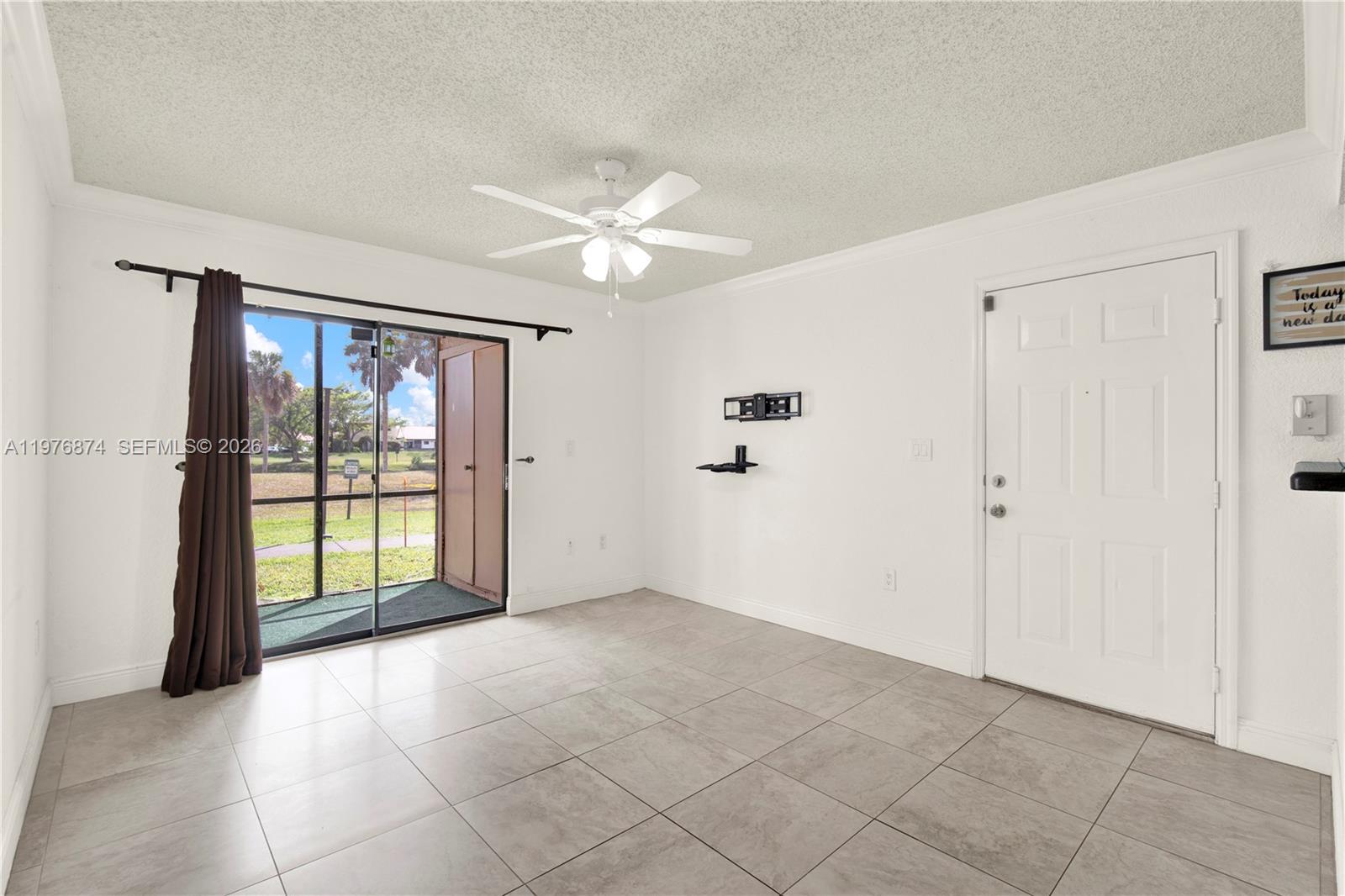 VISTA LAGO AT THE HAMMOCK - Residential