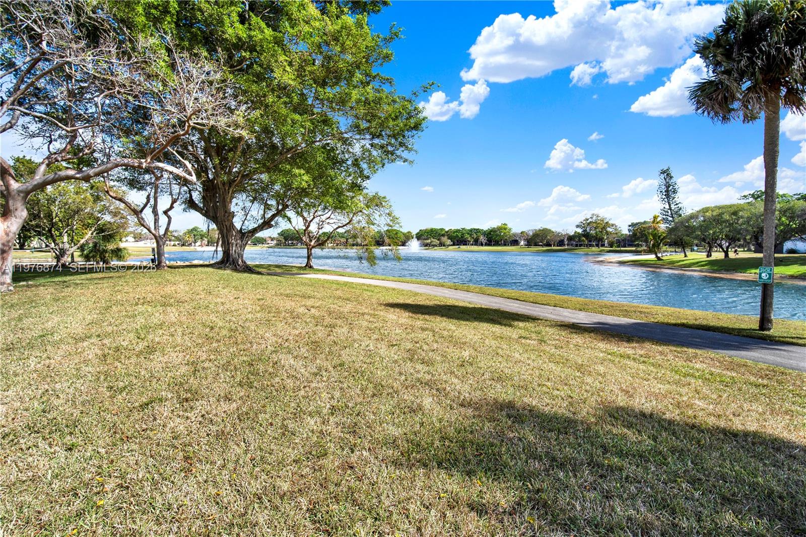 VISTA LAGO AT THE HAMMOCK - Residential