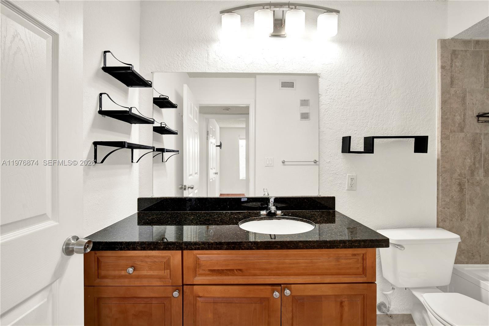 VISTA LAGO AT THE HAMMOCK - Residential