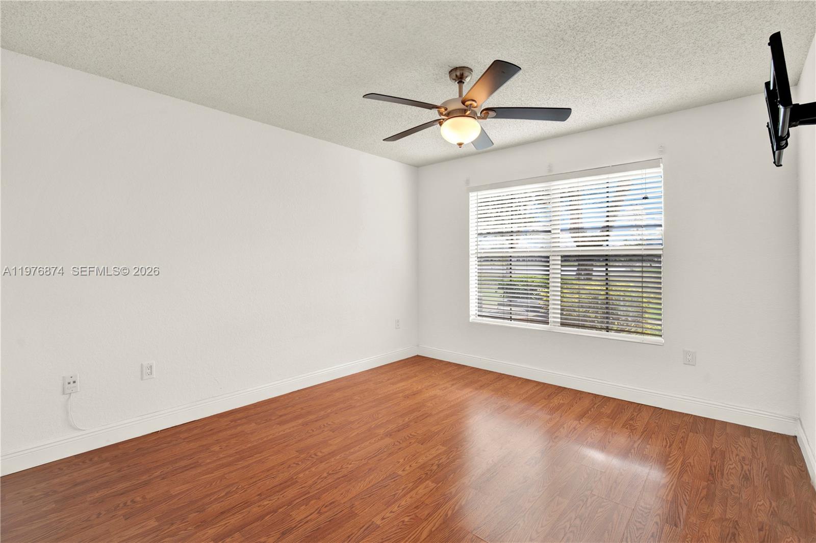 VISTA LAGO AT THE HAMMOCK - Residential