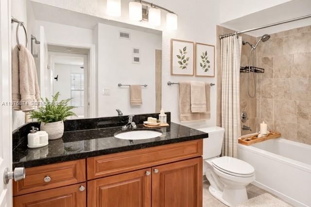 VISTA LAGO AT THE HAMMOCK - Residential