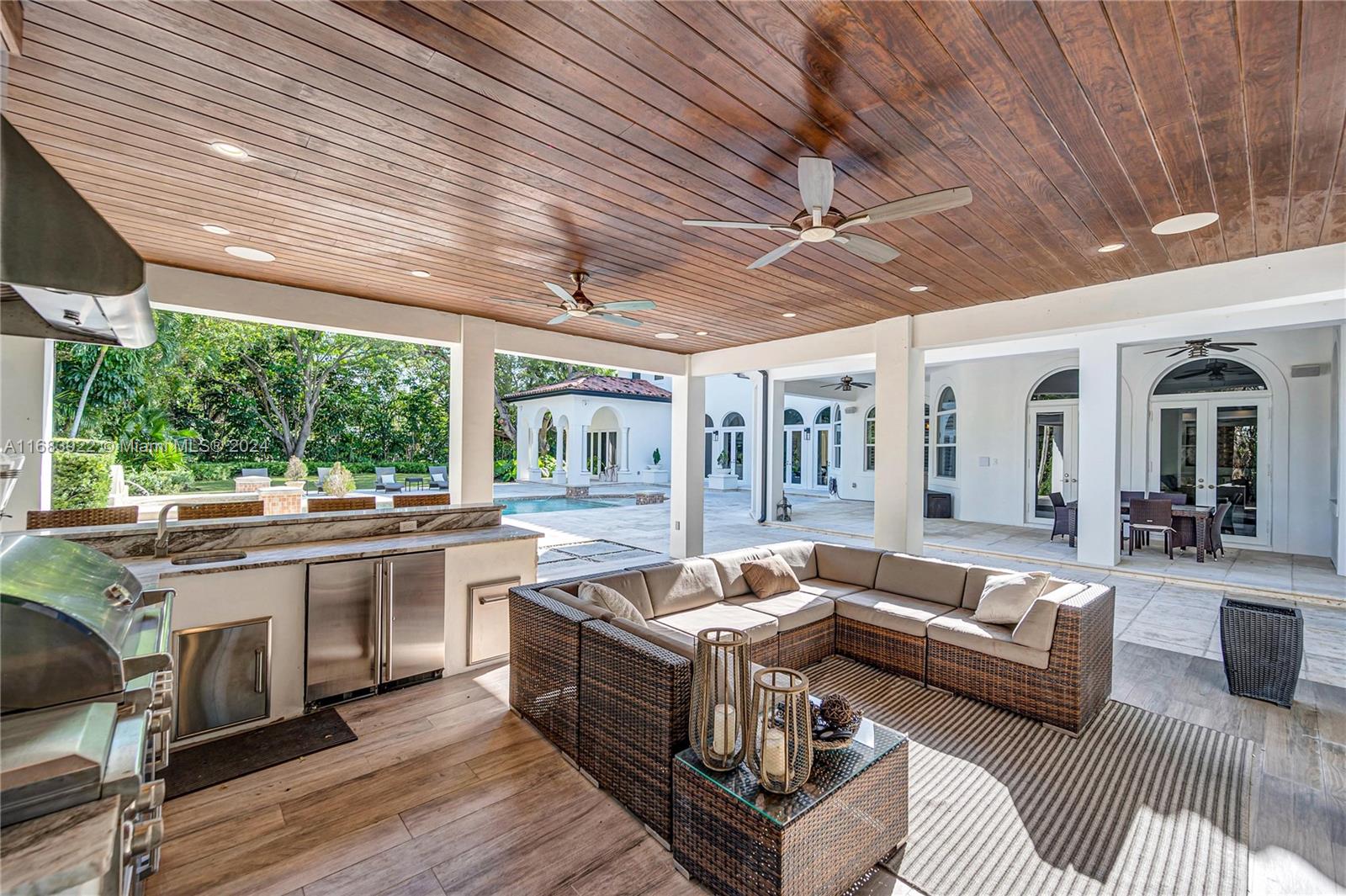 TOWN & RANCH ESTS - Residential