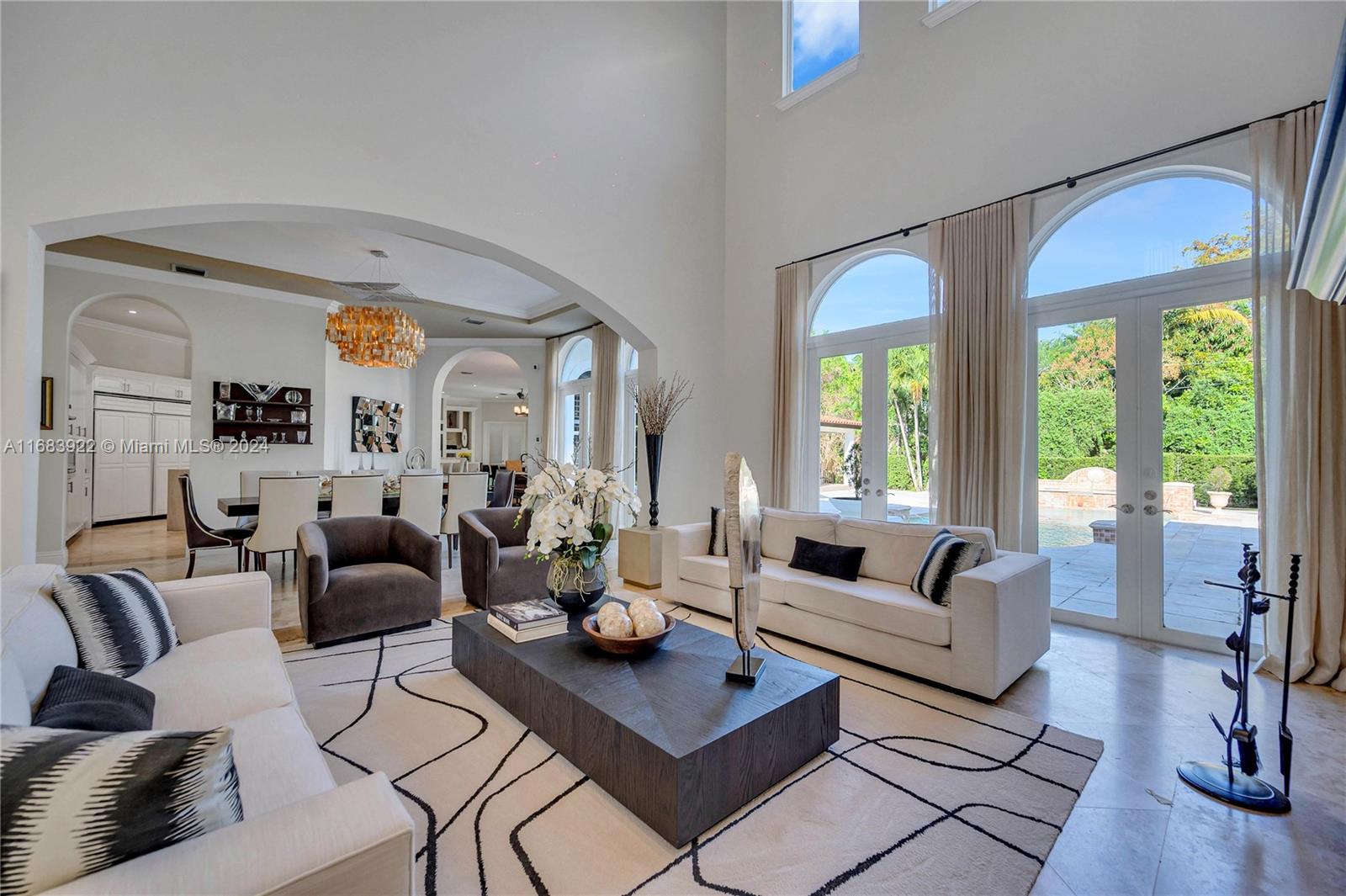 TOWN & RANCH ESTS - Residential
