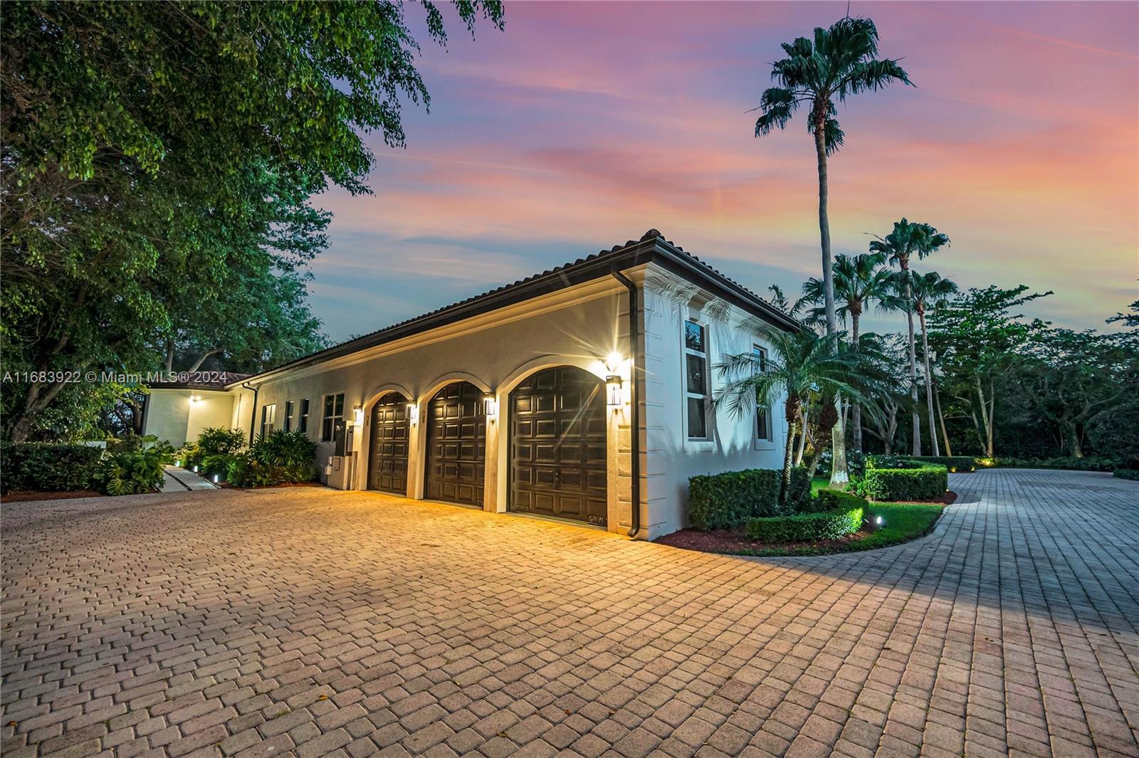TOWN & RANCH ESTS - Residential