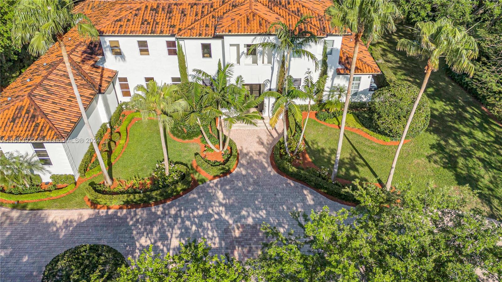 TOWN & RANCH ESTS - Residential