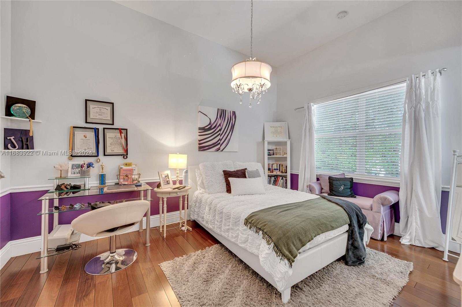 TOWN & RANCH ESTS - Residential