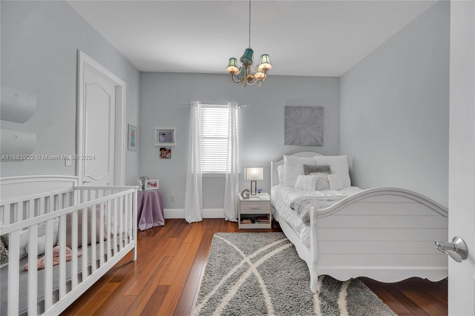 TOWN & RANCH ESTS - Residential