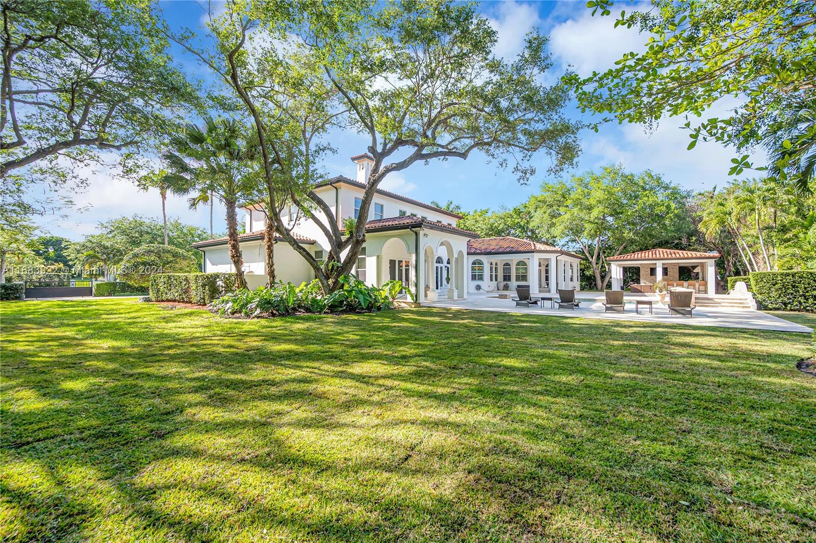 TOWN & RANCH ESTS - Residential