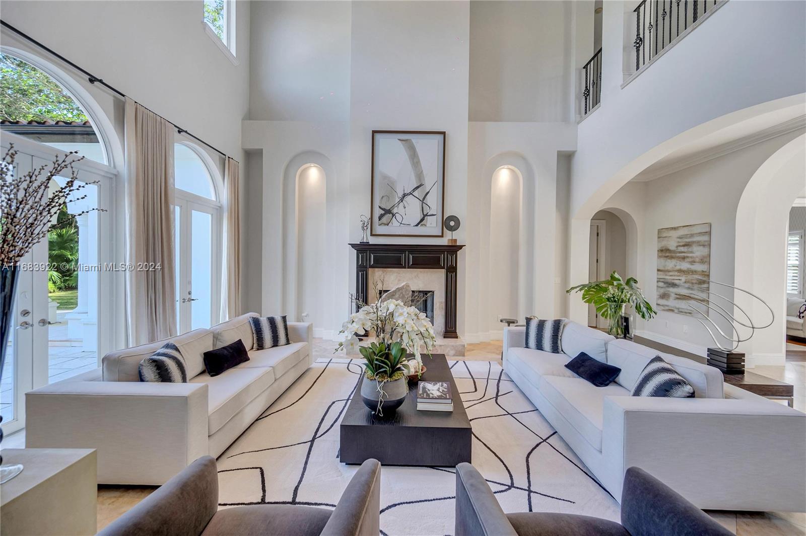 TOWN & RANCH ESTS - Residential