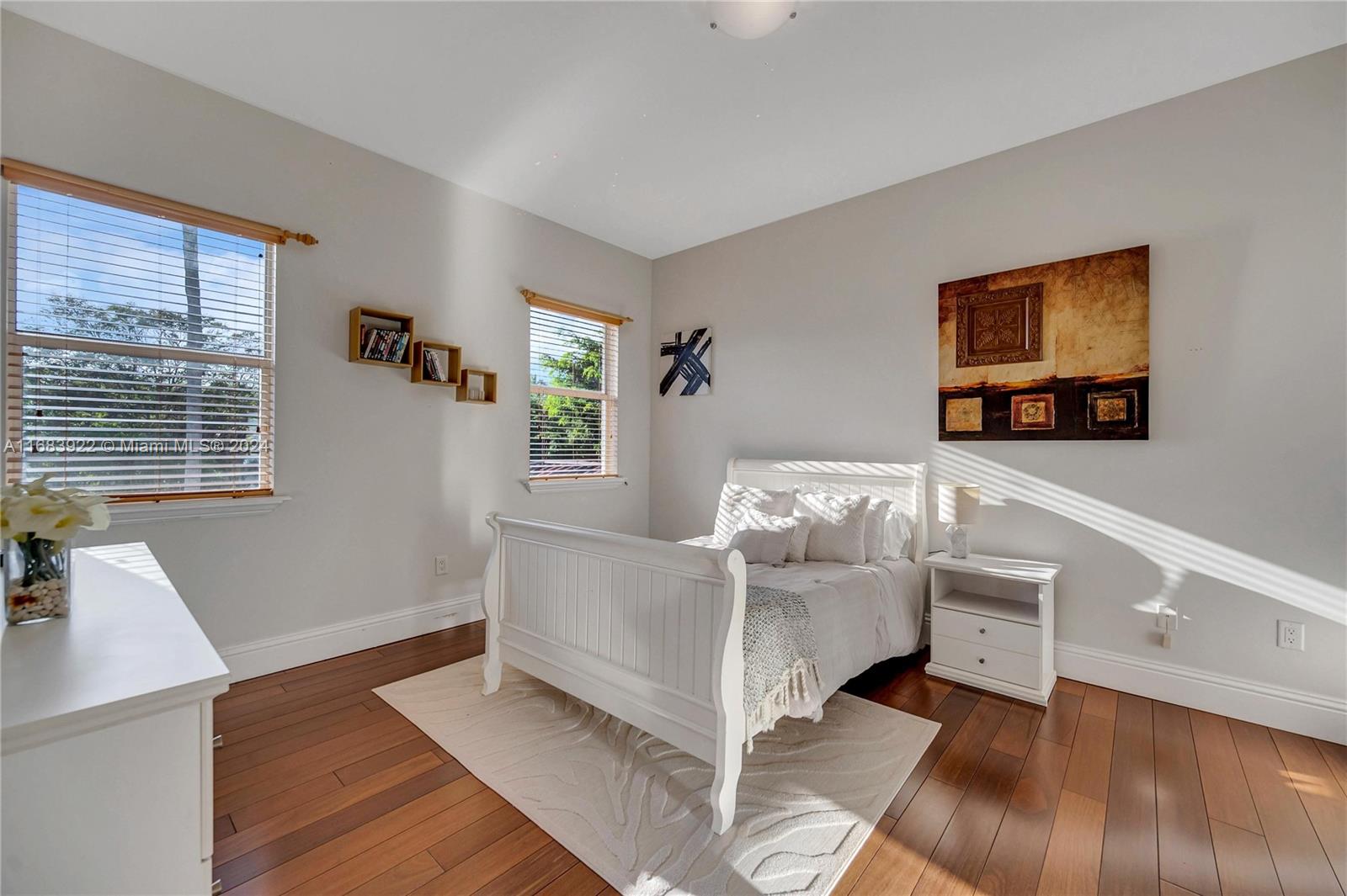 TOWN & RANCH ESTS - Residential