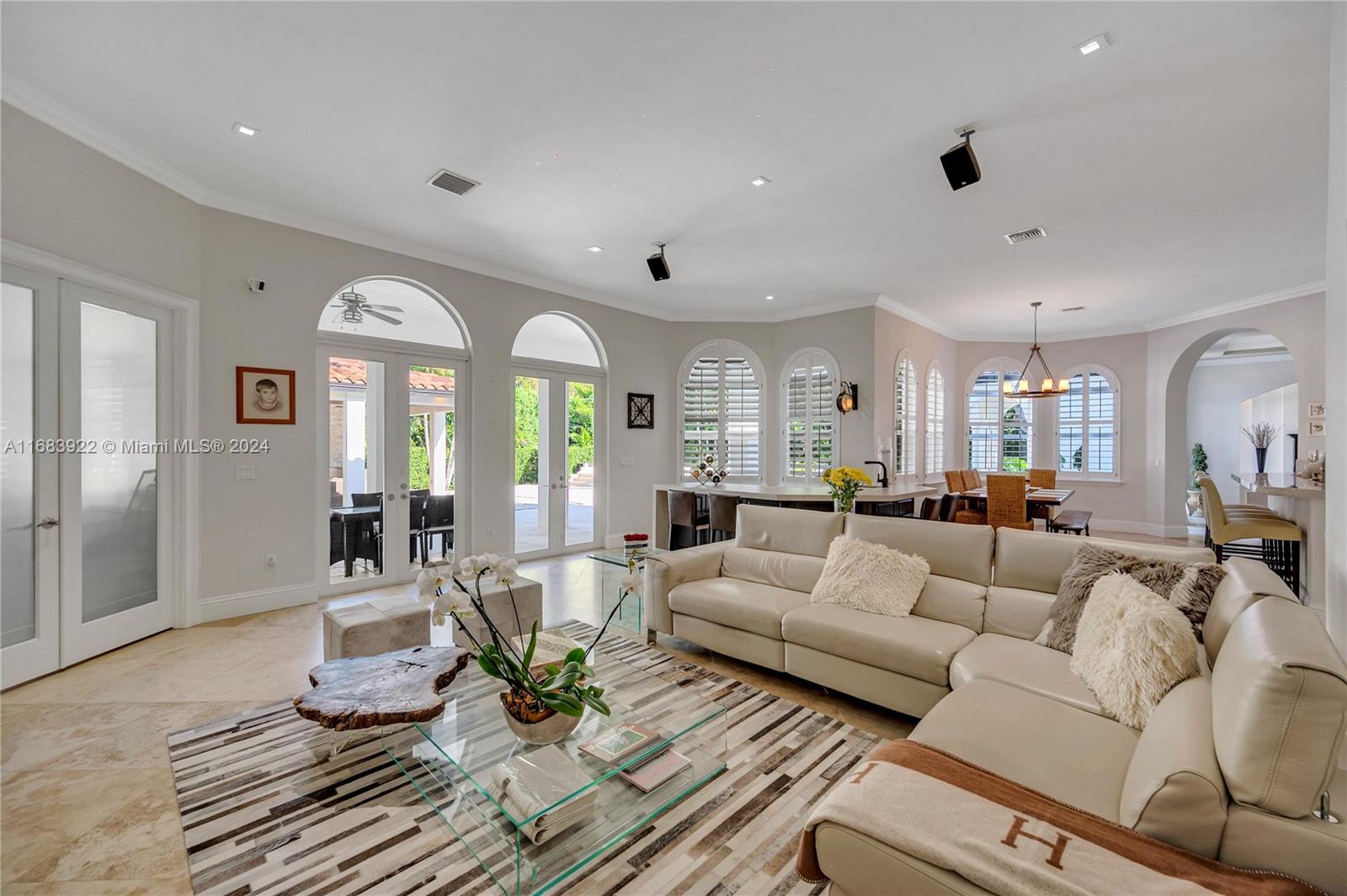 TOWN & RANCH ESTS - Residential