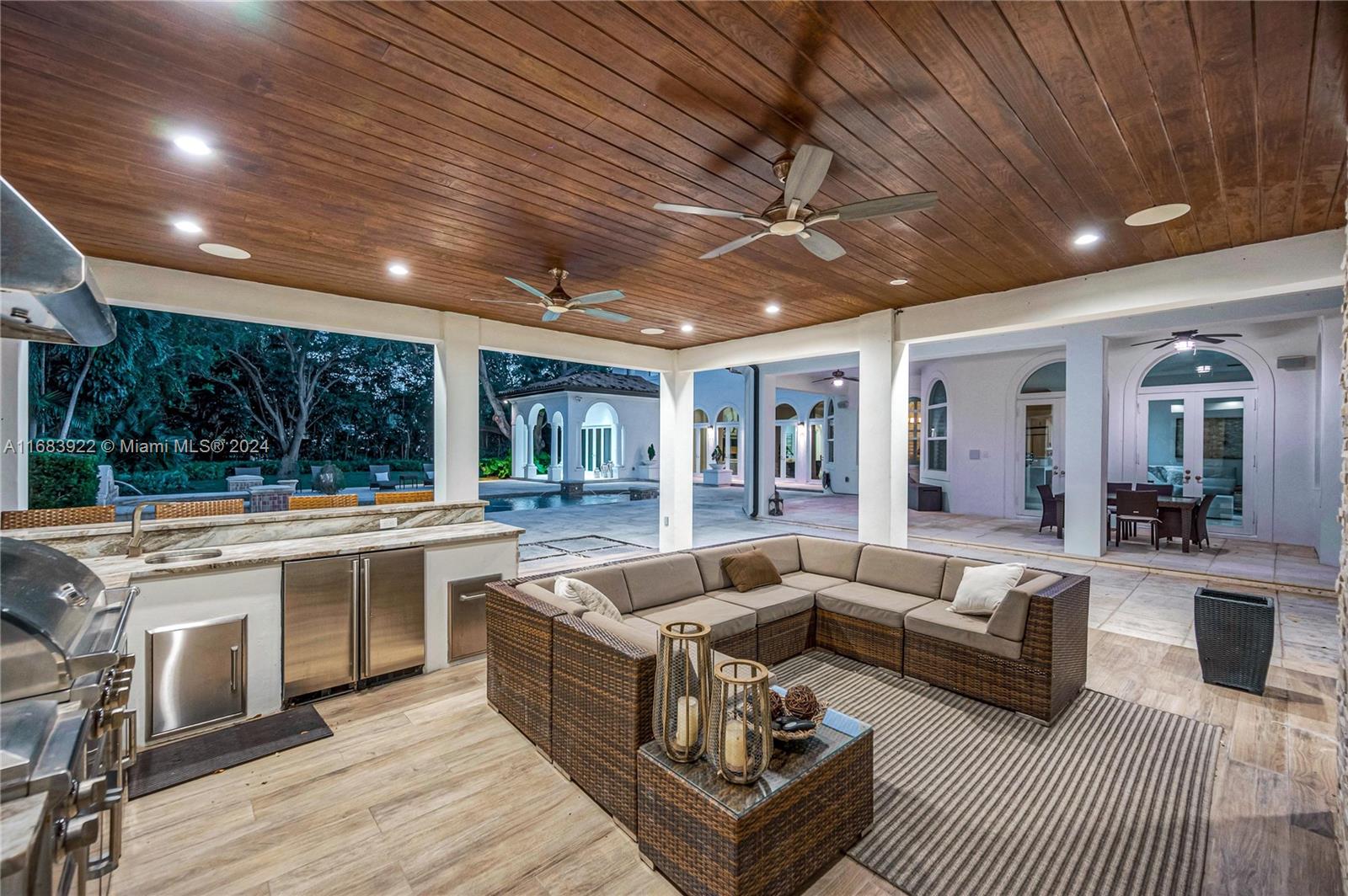 TOWN & RANCH ESTS - Residential